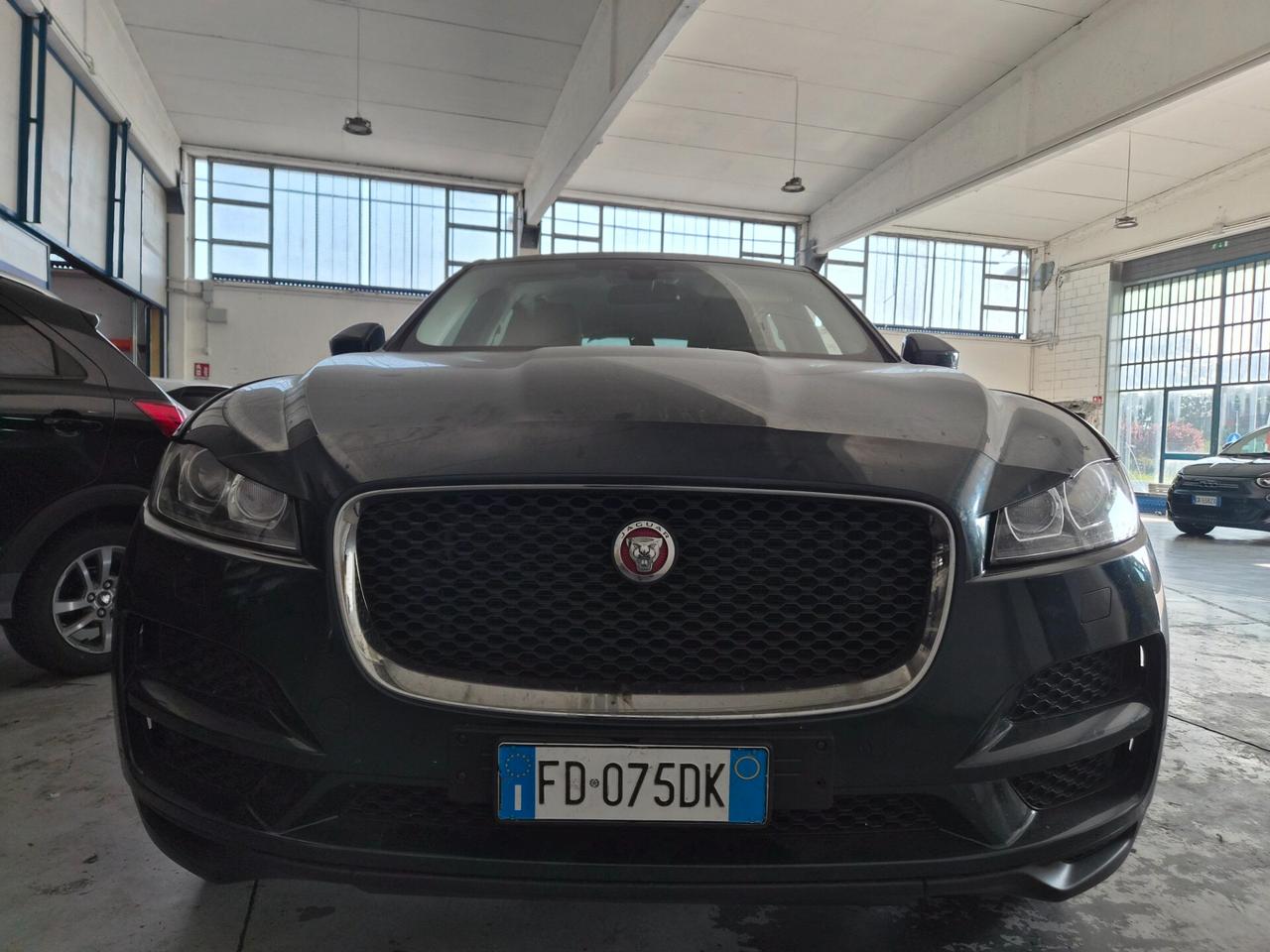 Jaguar F-Pace 2.0 D 180 CV AWD Pure Senza Motore
