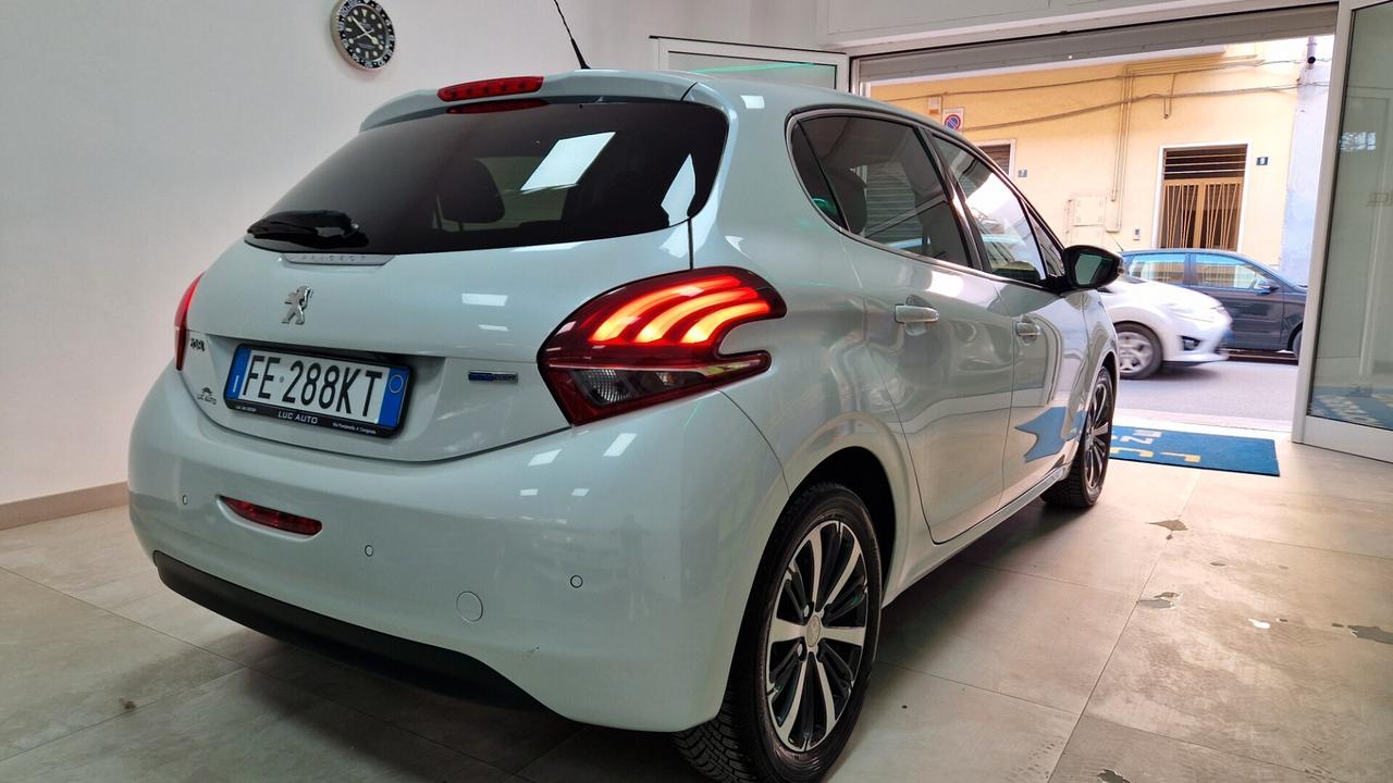 Peugeot 208 tetto panoramico