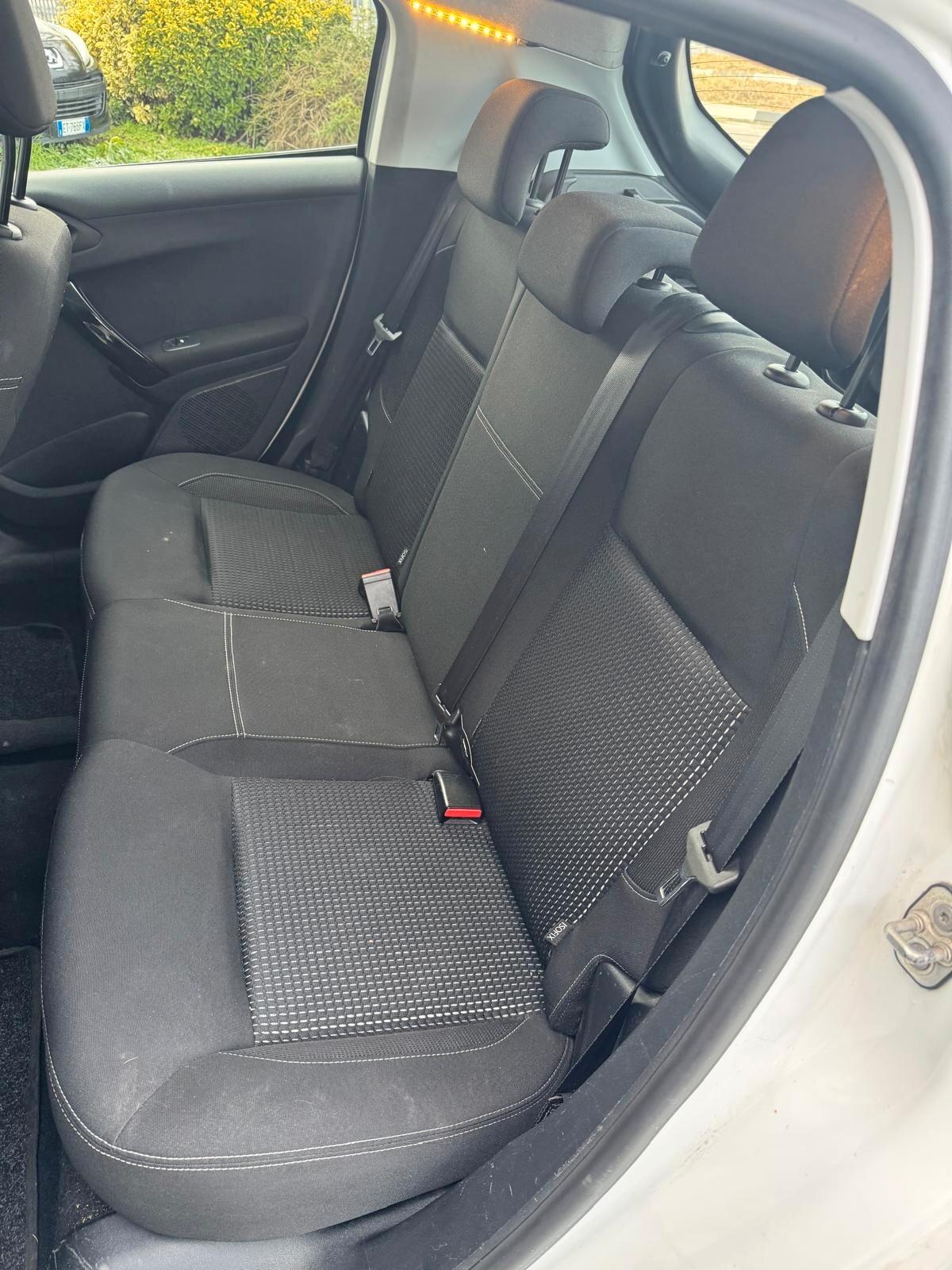 Peugeot 208 BlueHDi 100 5 porte GT Line