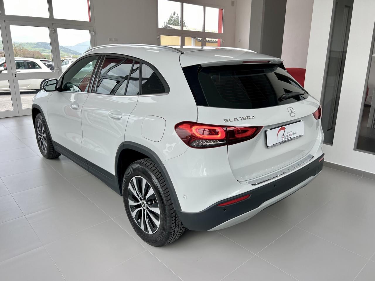 MERCEDES GLA 180 d Aut. Business Extra - 2021