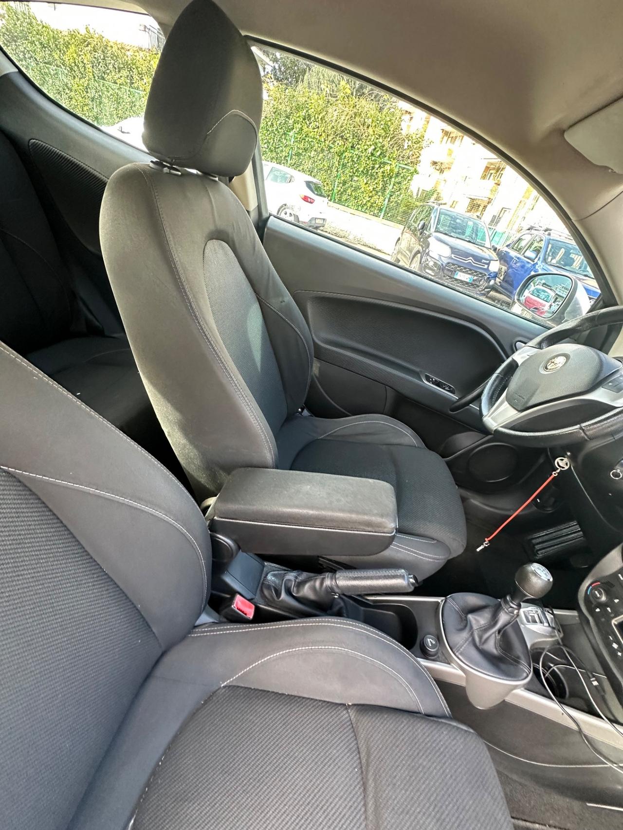 Alfa Romeo MiTo 1.3 JTDm-2 95 CV S&S Distinctive Sport Pack