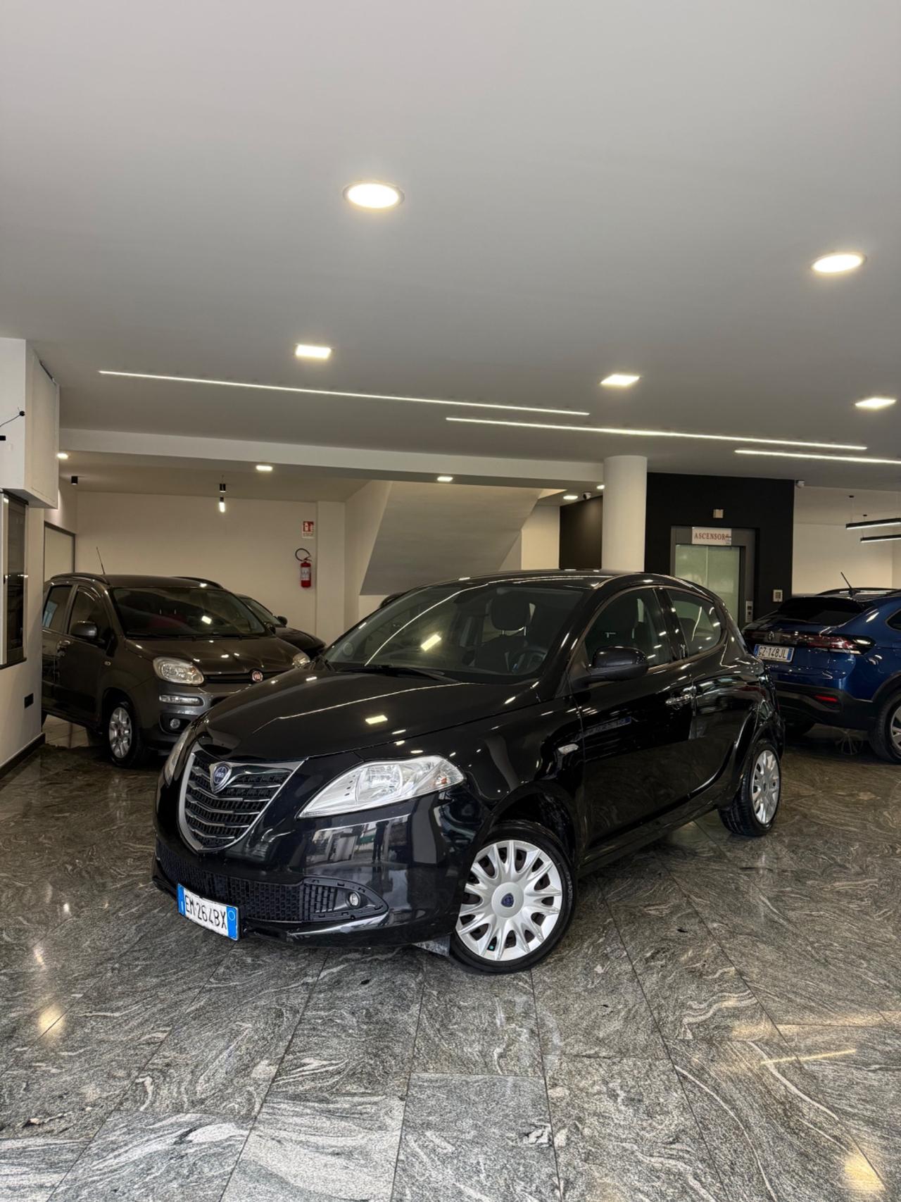 Lancia Ypsilon 1.3 MJT 16V 95 CV 5 porte S&S Silver