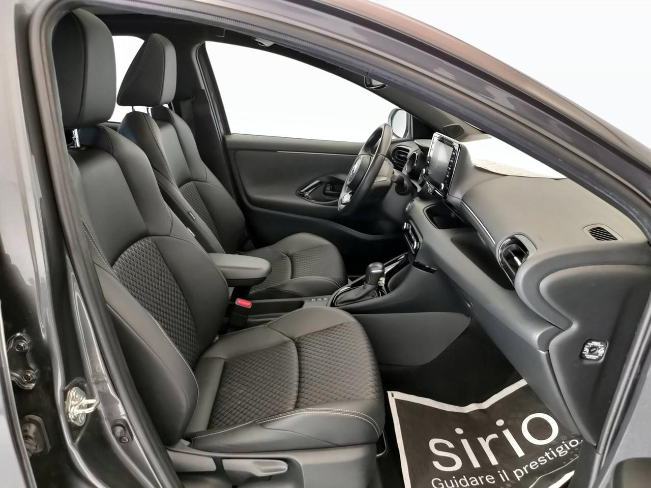 TOYOTA Yaris IV 2020 - Yaris 1.5h Lounge