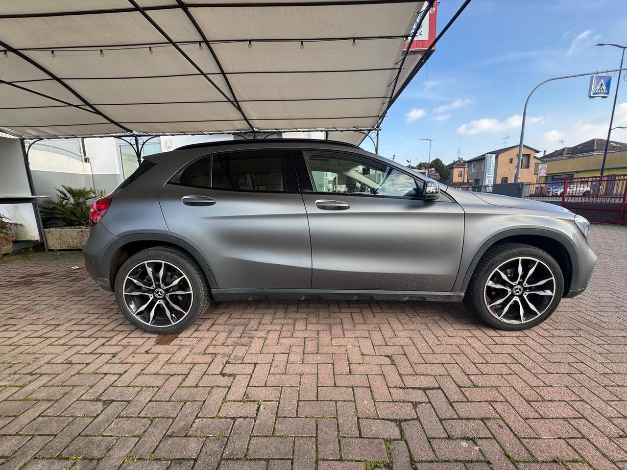 Mercedes-Benz GLA 200 Premium GLA 200 D TET #9904