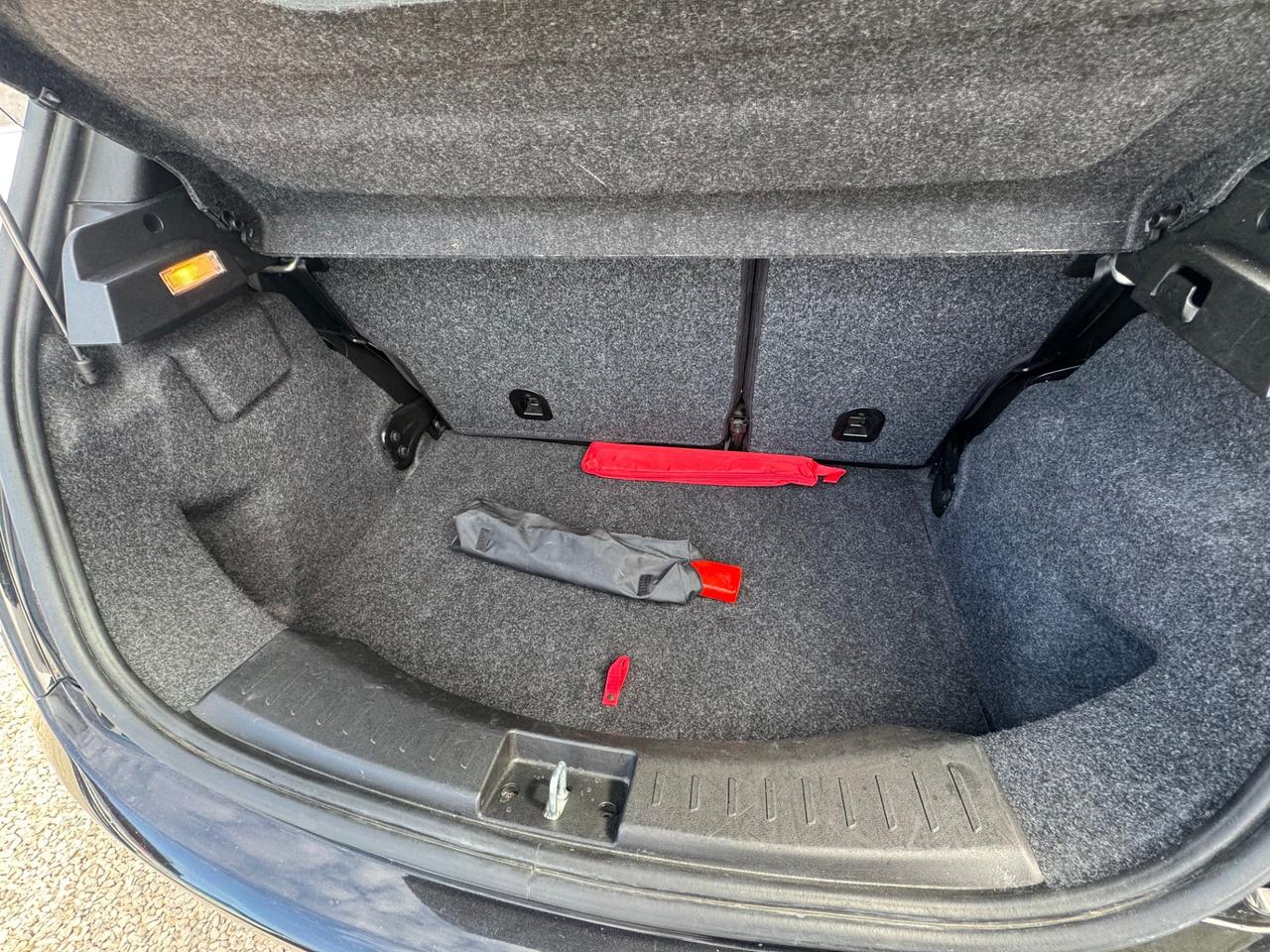 Lancia Ypsilon 1.0 Hibrid