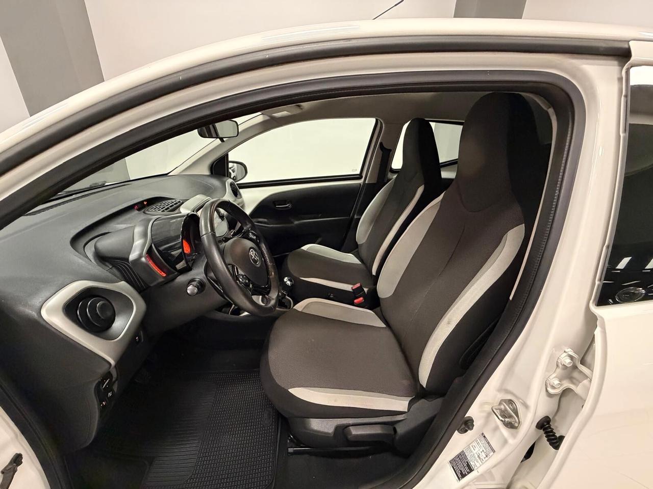 Toyota Aygo 1.0 VVT-i 69 CV 5 porte x-play TSS MMT