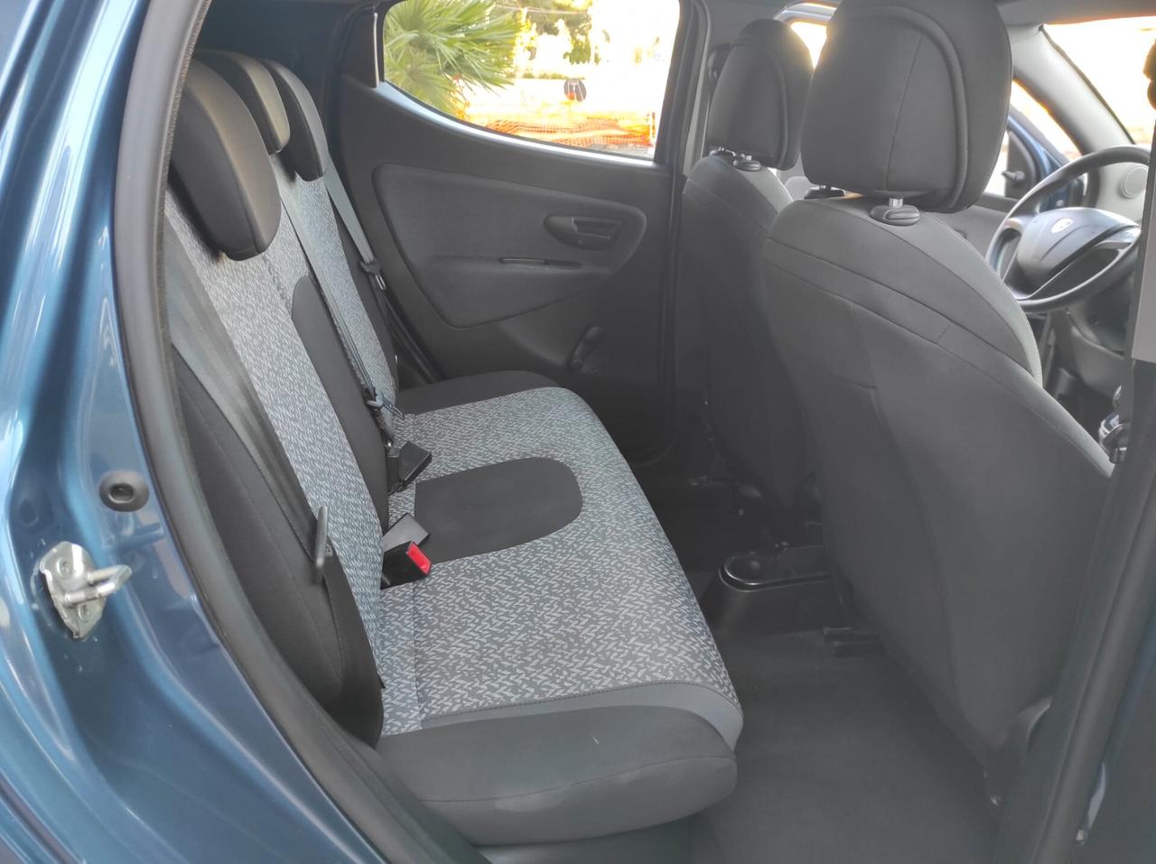 Lancia Ypsilon 1.0 FireFly 5 porte S&S Hybrid Silver