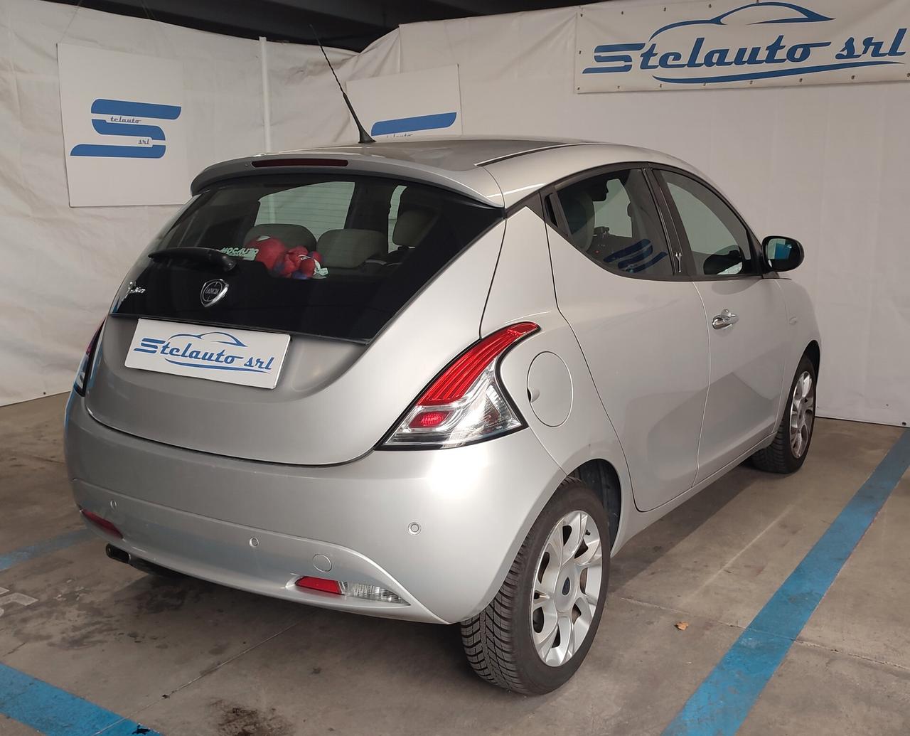 Lancia Ypsilon 1.2 69 CV 5 porte Platinum NEOPATENTATO EURO 6