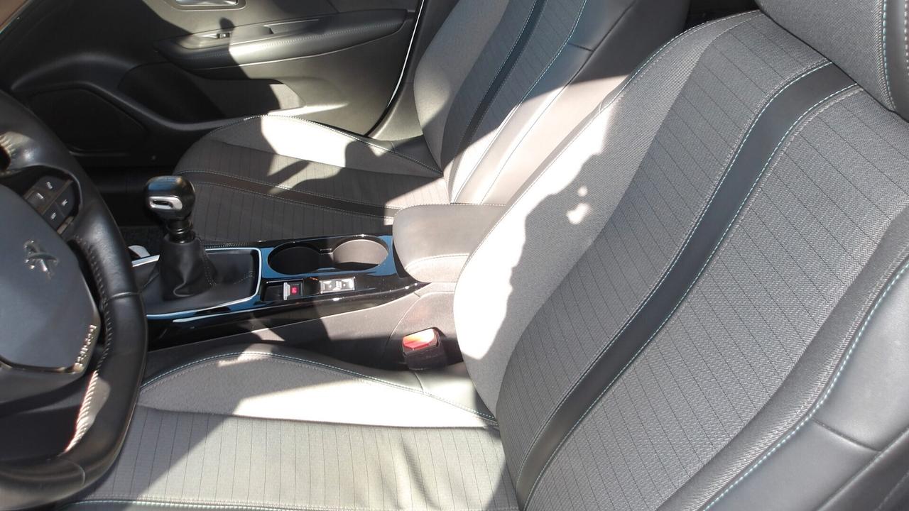 PEUGEOT 208 1.2 BENZ-ALLURE-NAVI-PREZZO PROMO!