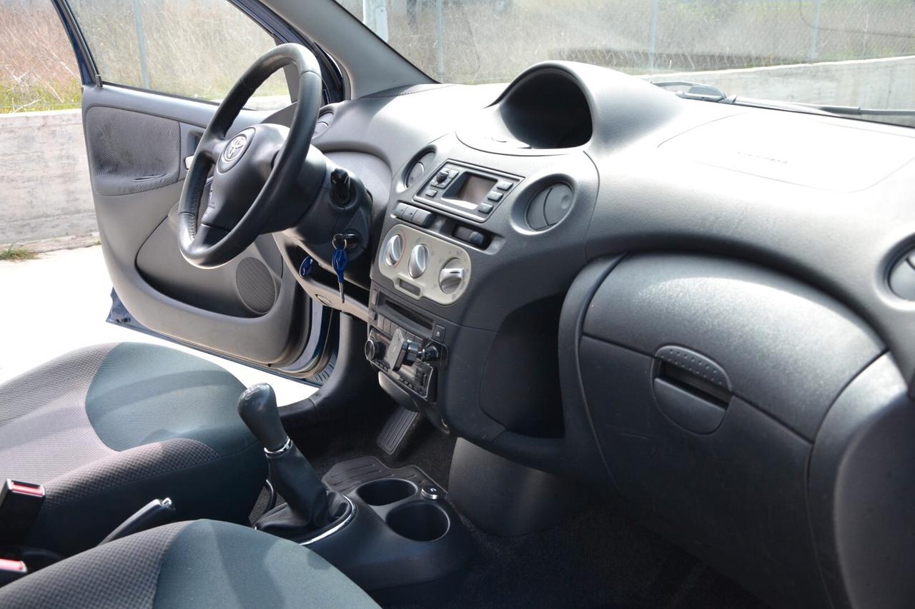 Toyota Yaris 1.0i 16V cat 5 porte Sol