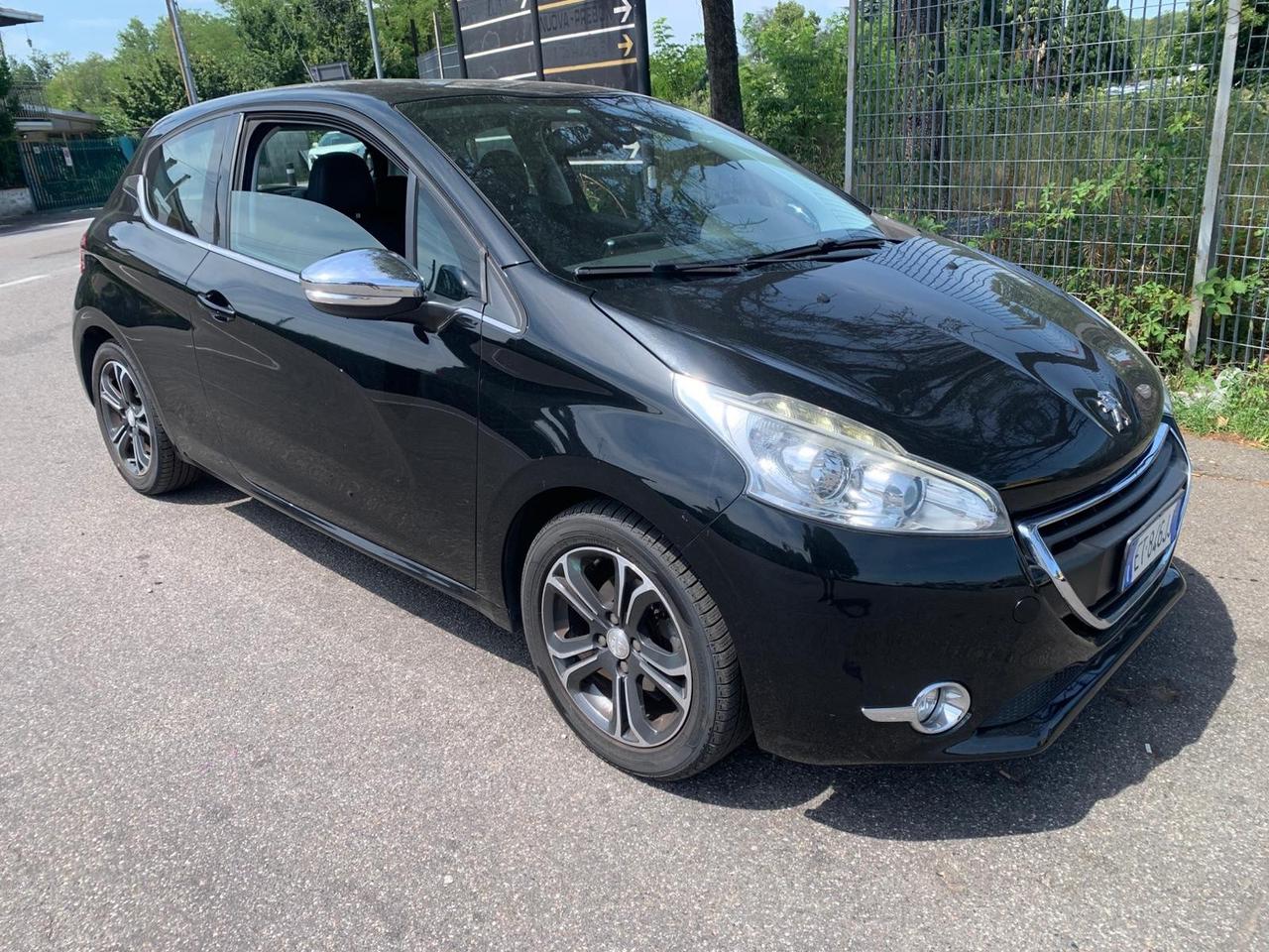 Peugeot 208 PureTech 82 3 porte Allure