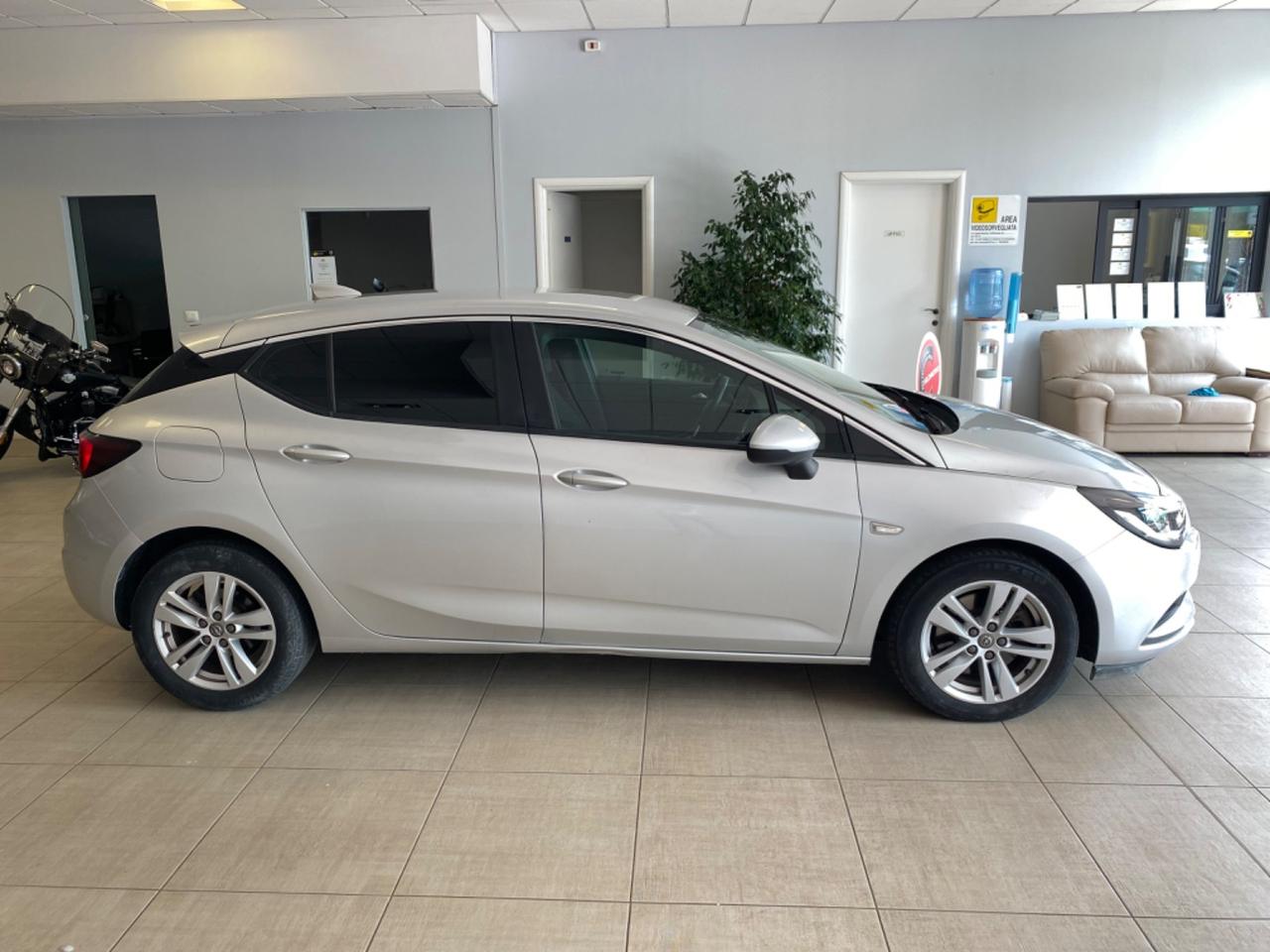 Opel Astra Berlina 1.6 136CV 5P NEOPATENTATI Garan