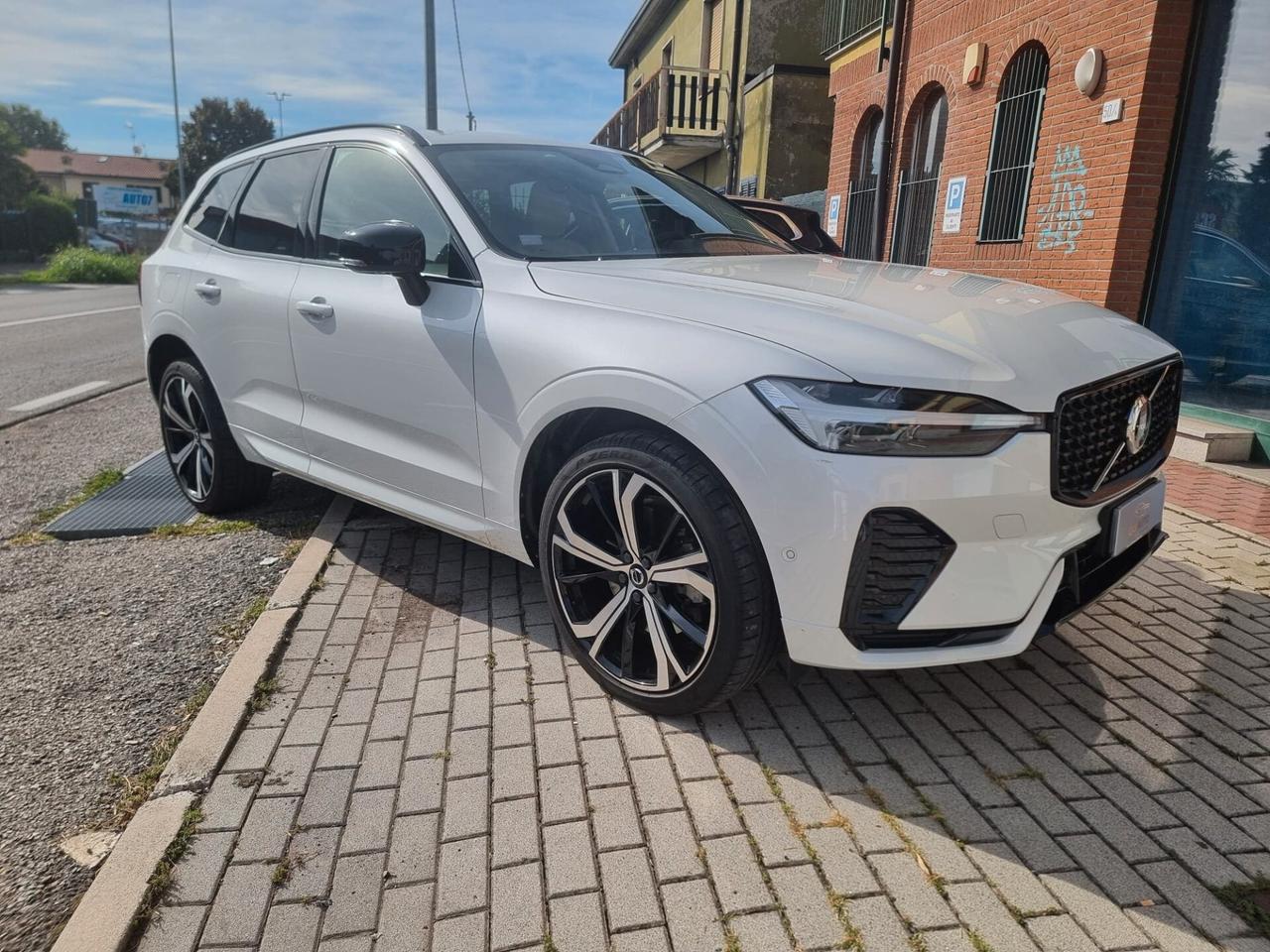 Volvo XC 60 XC60 B4 (d) AWD automatico Ultimate Dark