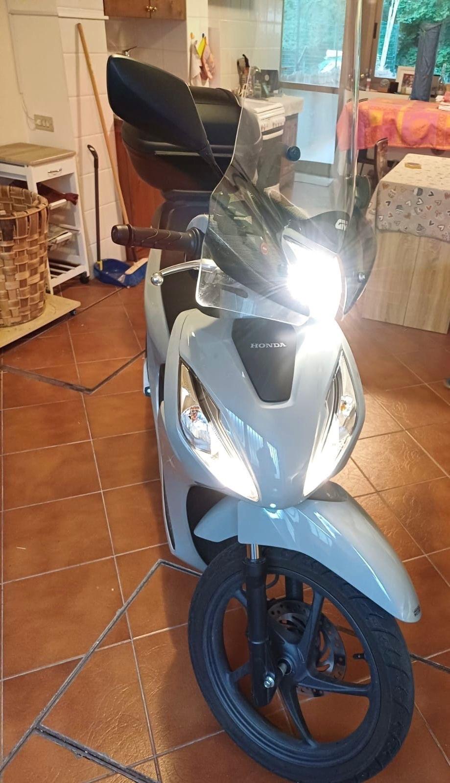 Honda Vision 110 108cc.