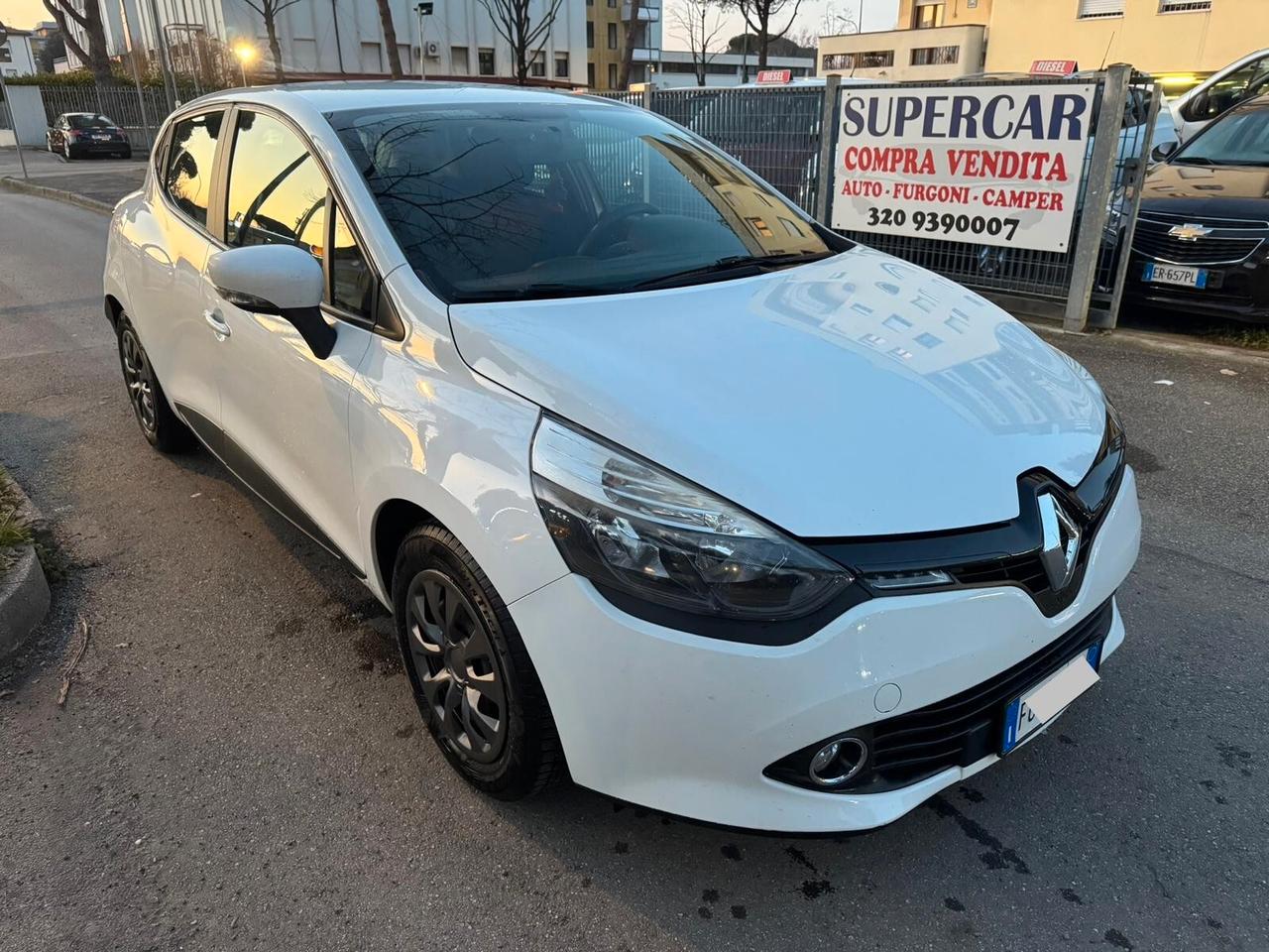 Renault Clio 1.2 75CV 5 p INTENS NEOPATEN GARANZIA 12 MESI