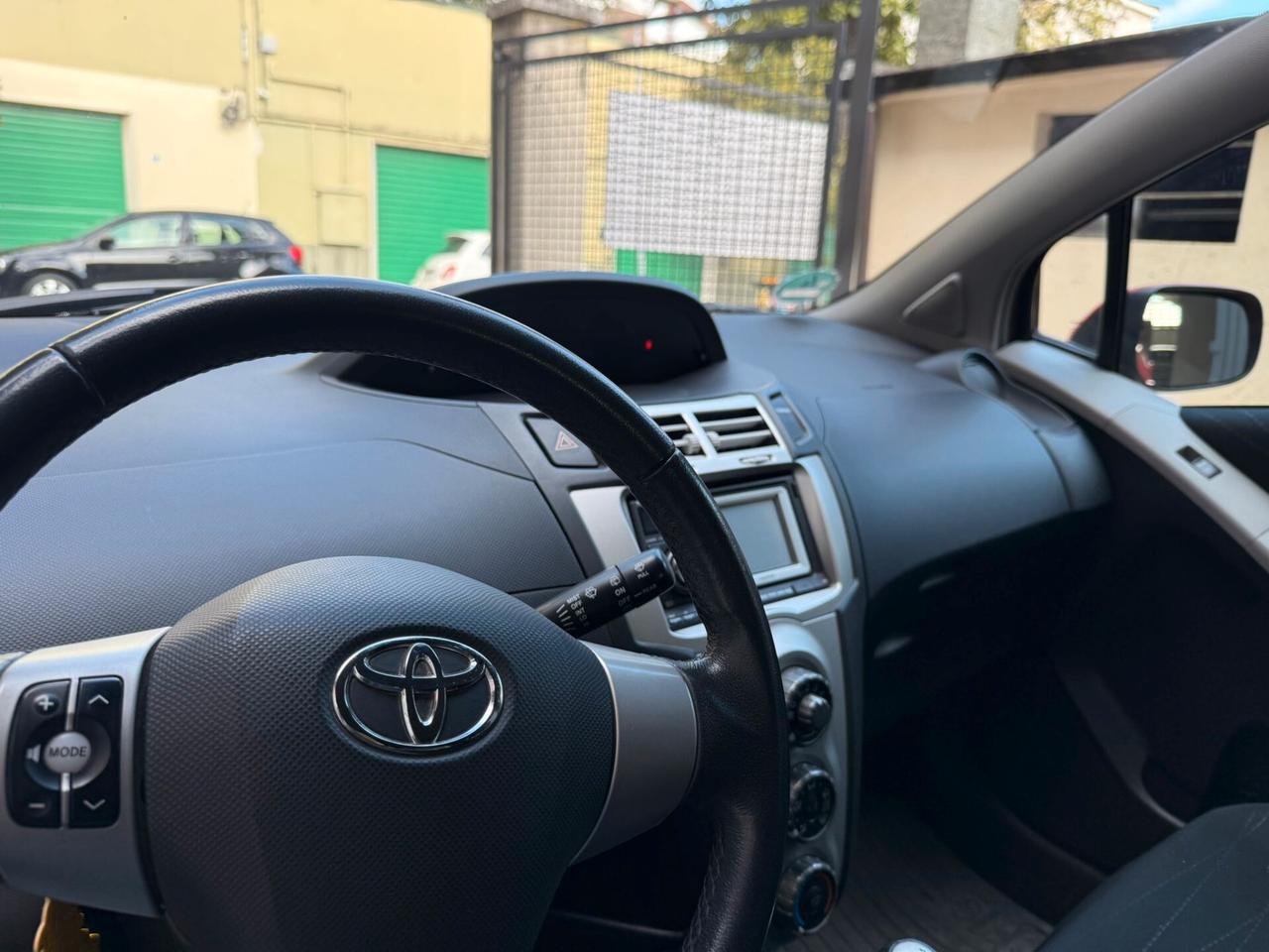 Toyota Yaris 1.0 5 porte
