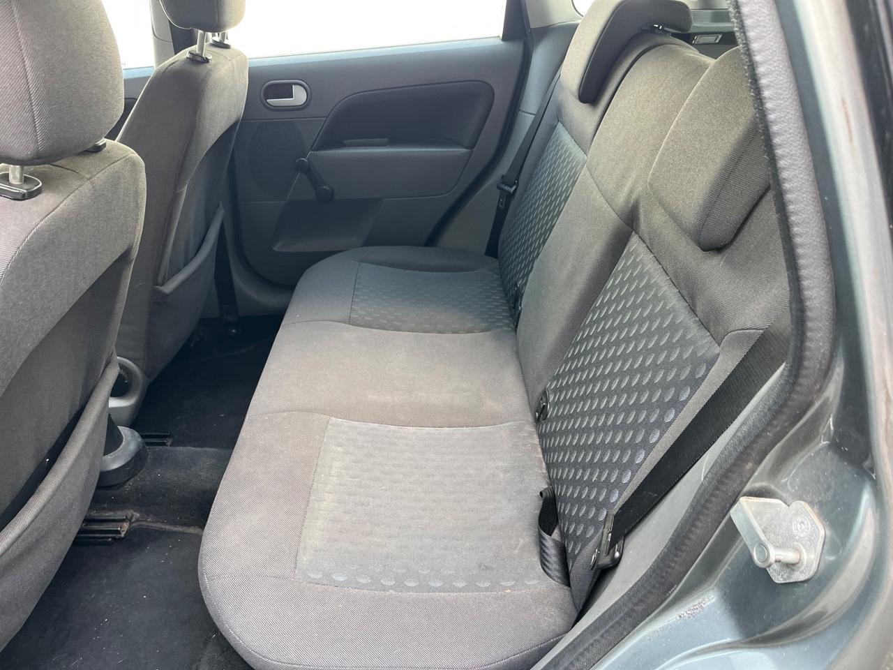 Ford Fiesta 1.4 16V 5p. Ghia