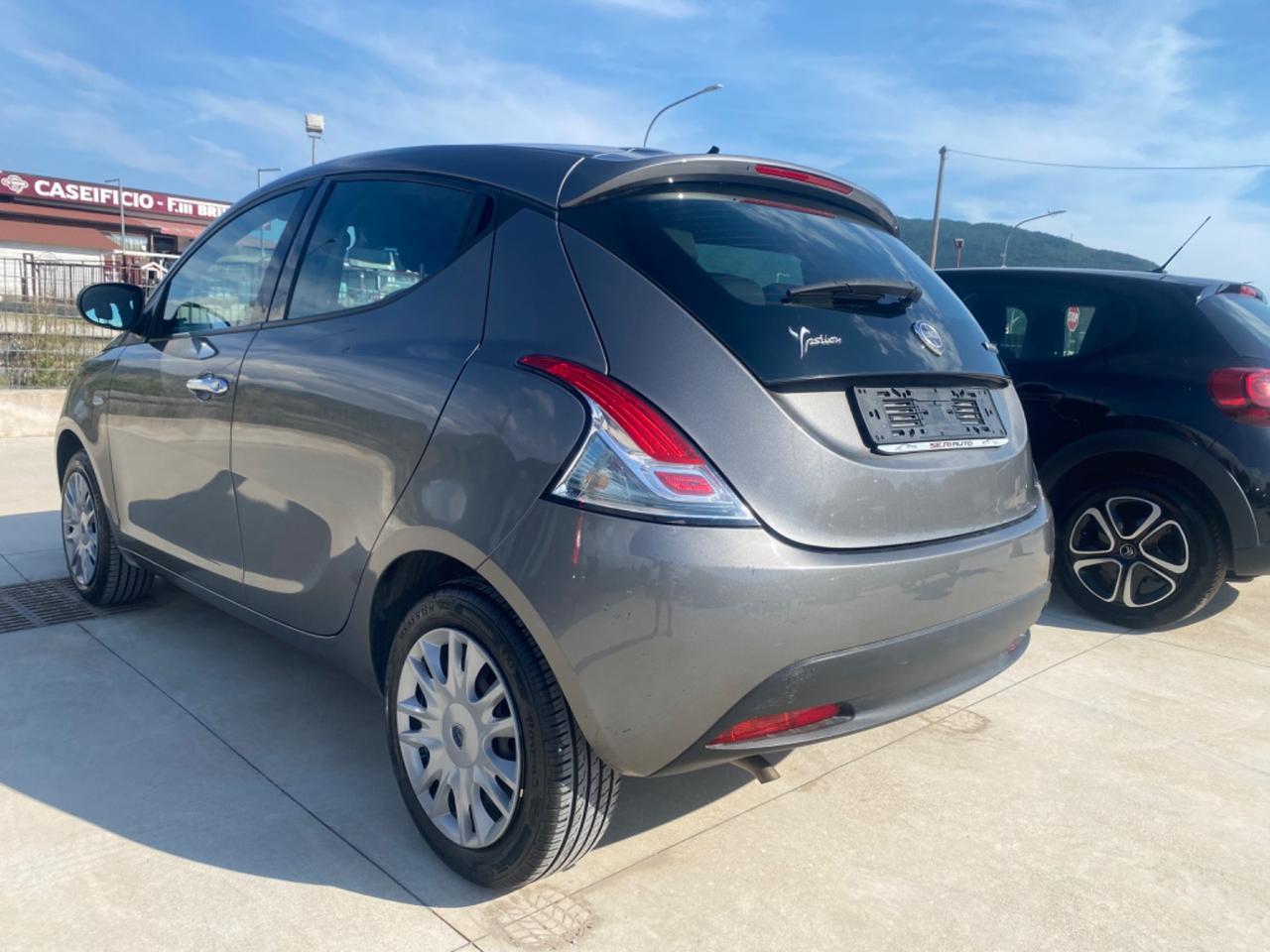 Lancia Ypsilon 1.0 FireFly 5 porte S&S Hybrid Gold