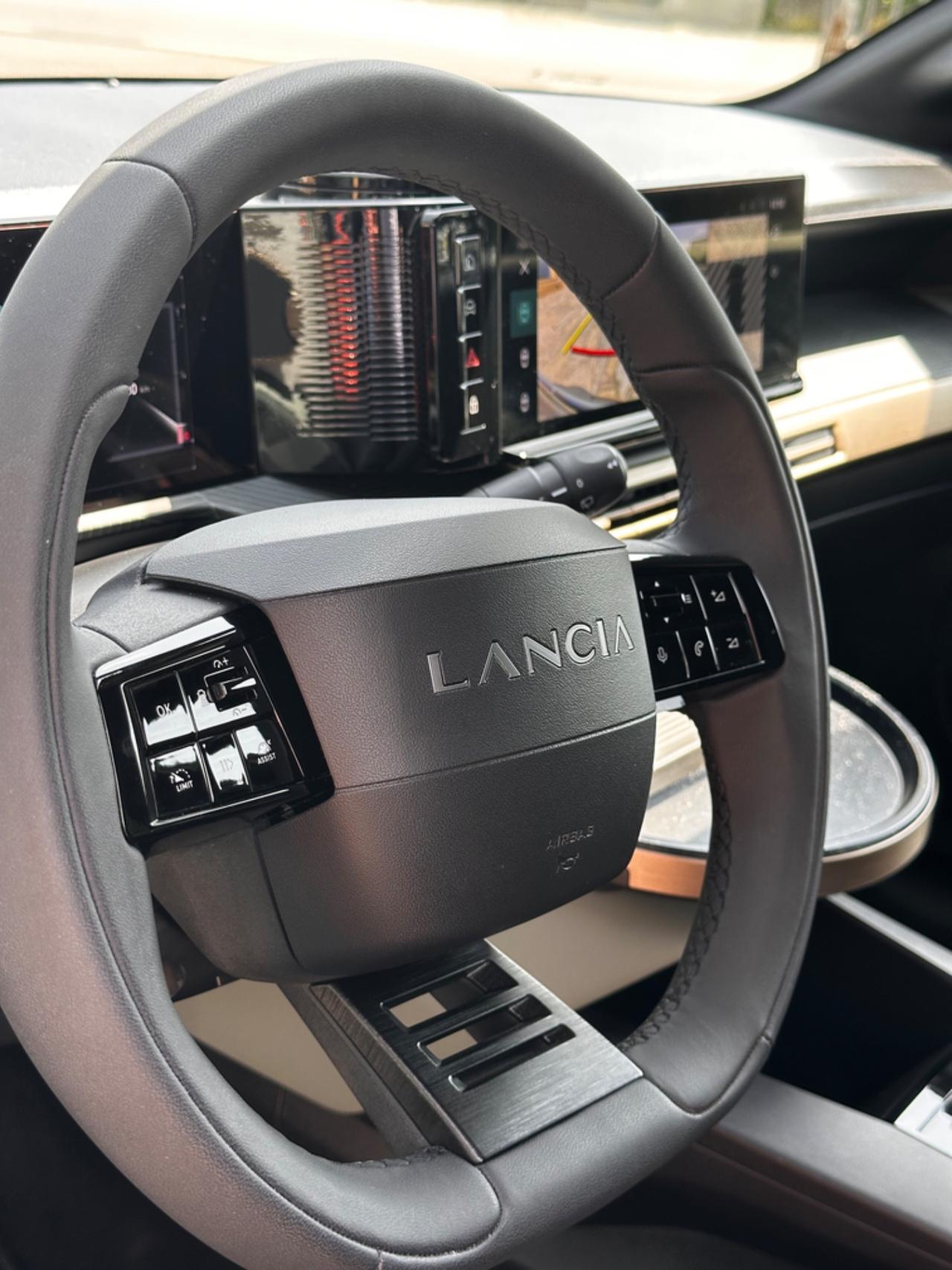 Lancia Ypsilon Hybrid e-DCT