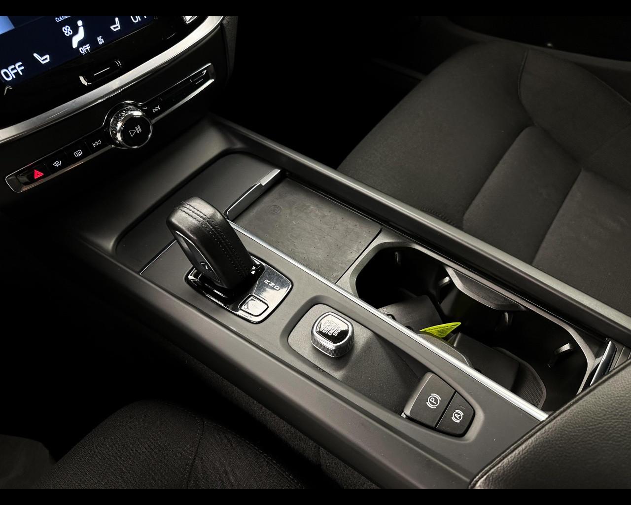 VOLVO V60 B4 (d) Geartronic Momentum Business