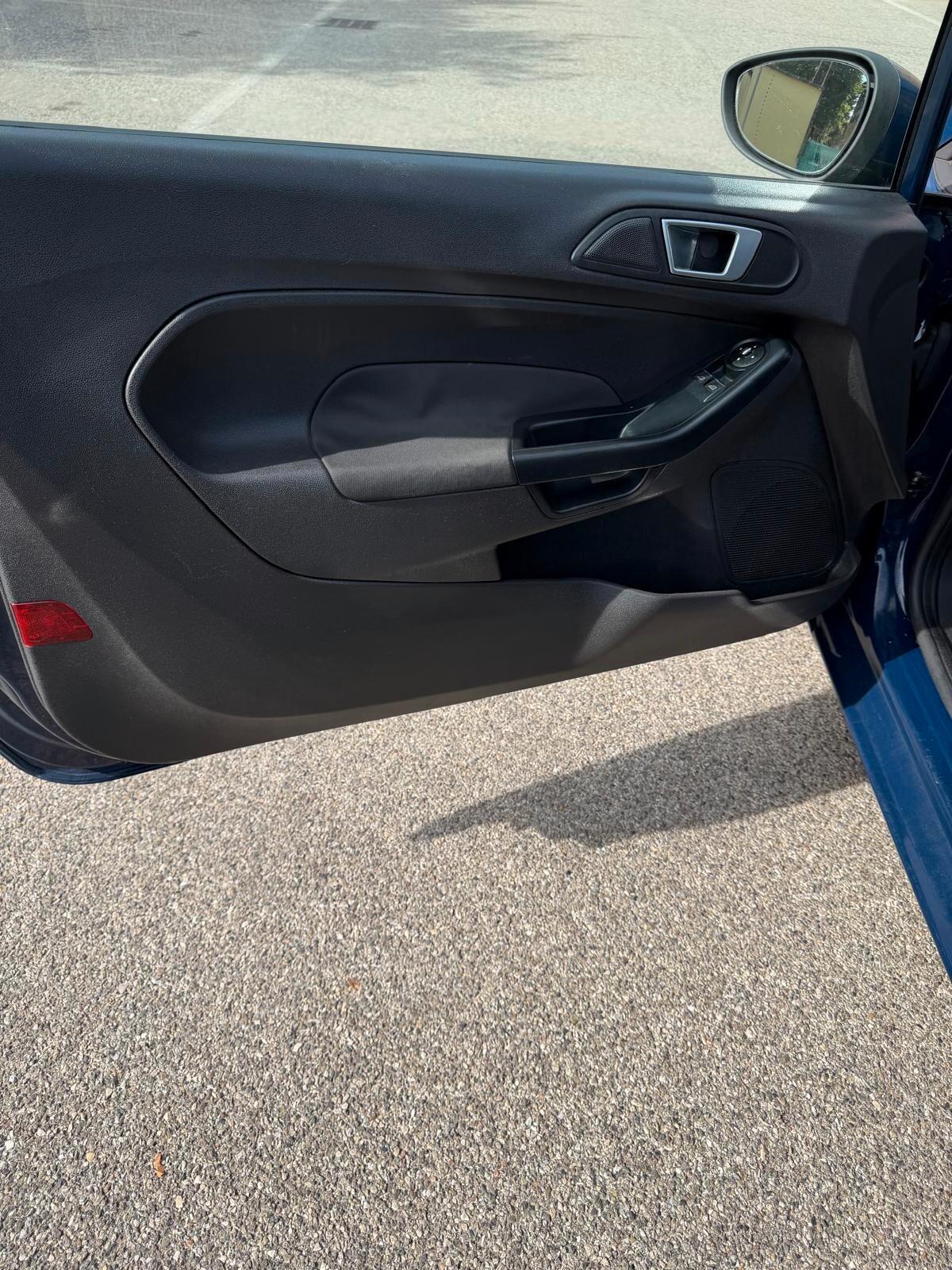Ford Fiesta 1.5 tdci - NEOPATENTATI - 12 MESI DI GARANZIA -