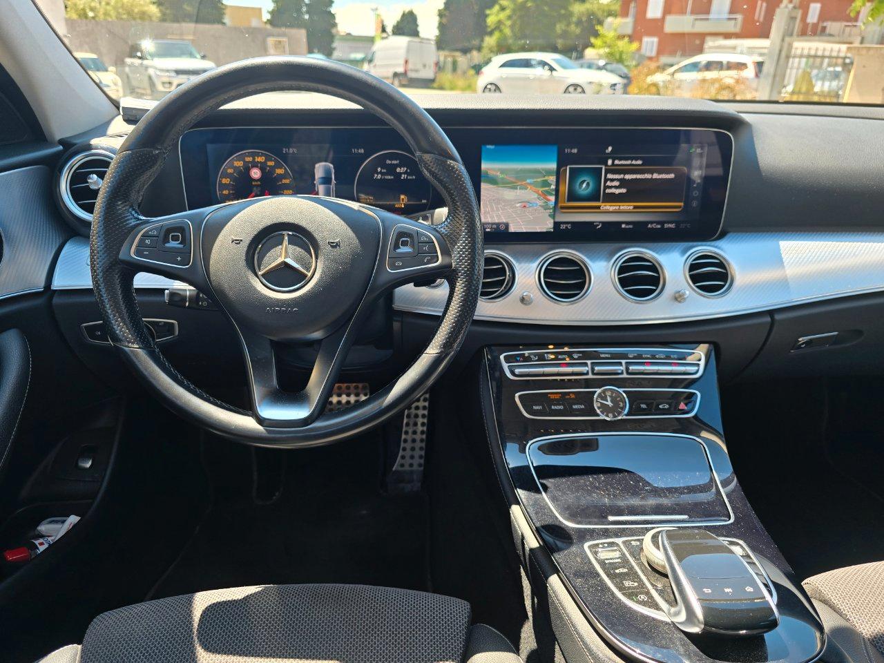 Mercedes E 220 D Premium 4Matic 9G-Tronic Plus Station Wagon All-Terrain
