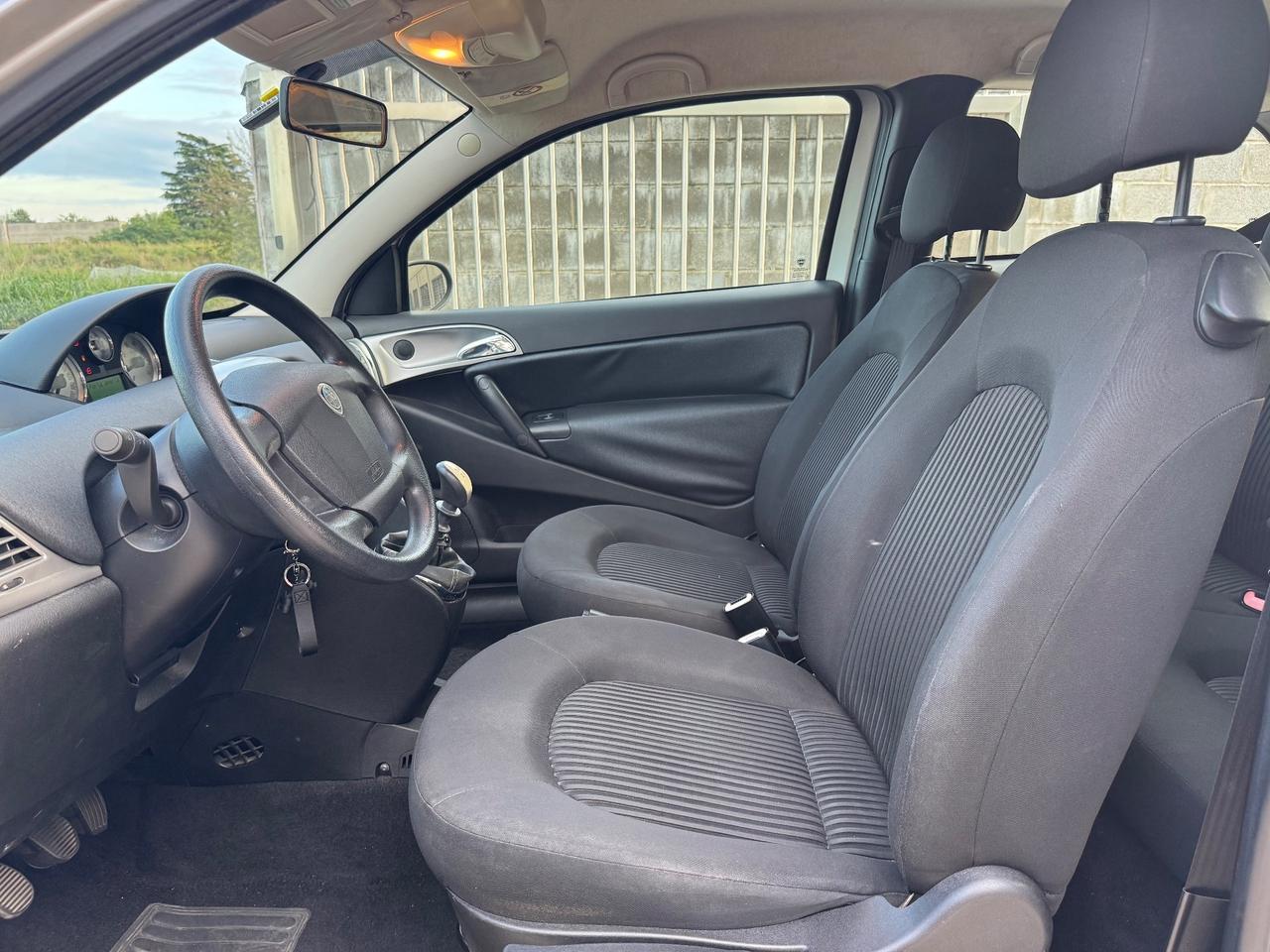 Lancia Ypsilon 1.4 16V Oro