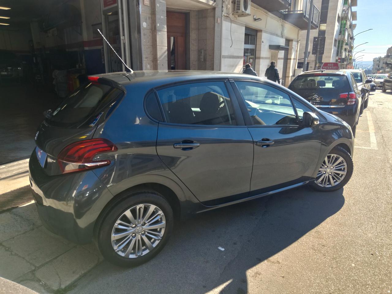Peugeot 208 PureTech 82 5 porte Allure
