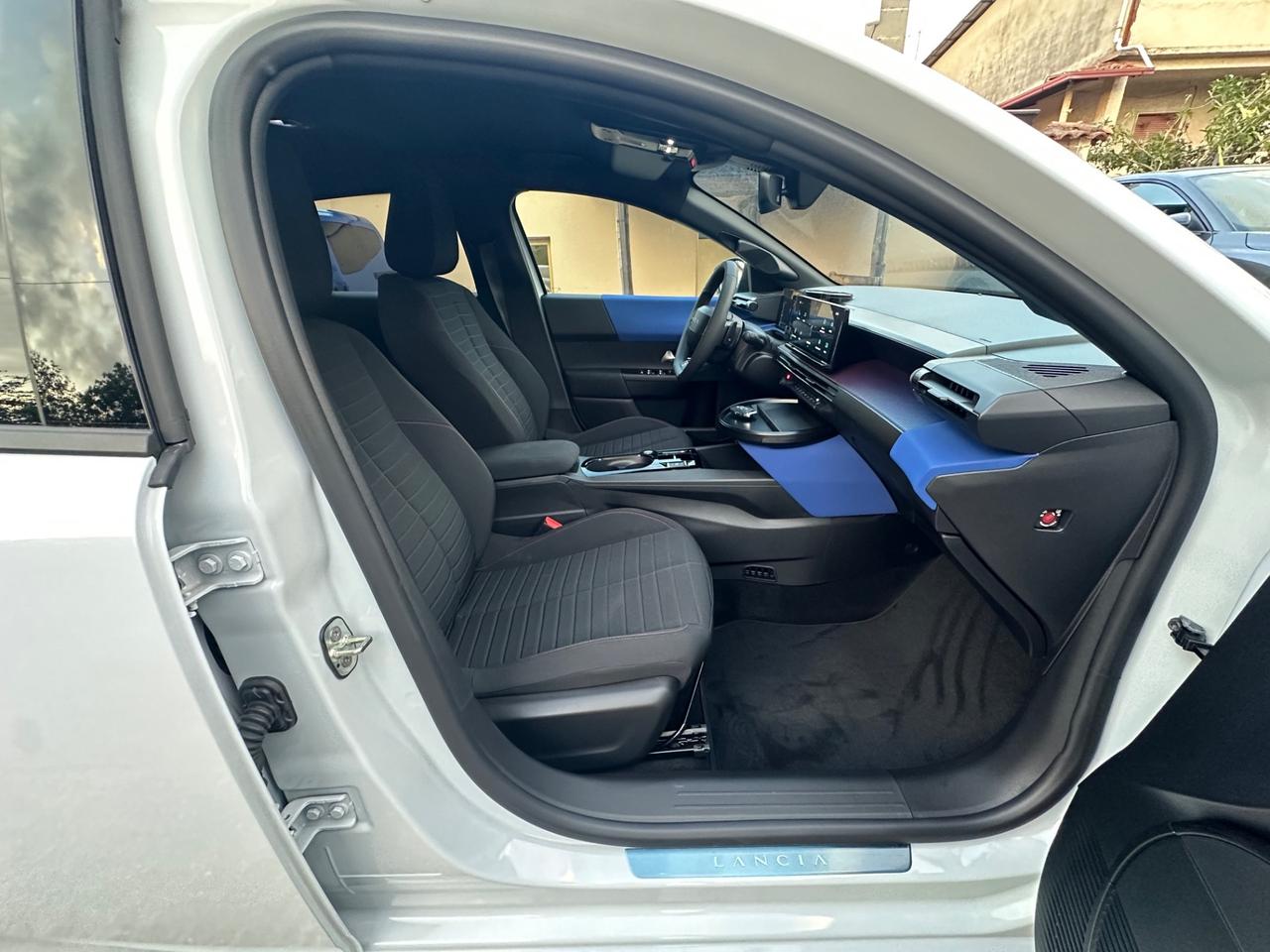 Lancia Ypsilon Hybrid e-DCT HF Line