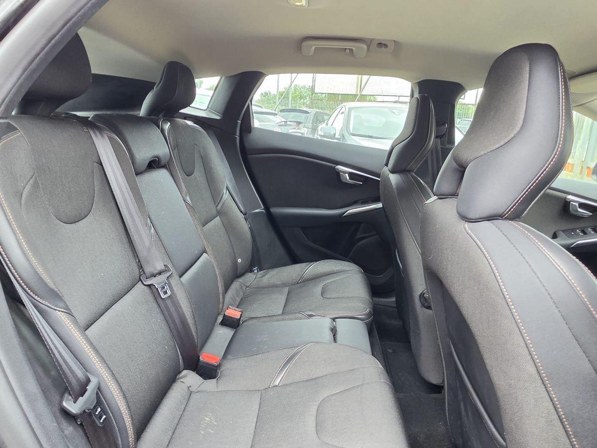 VOLVO - V40 Cross Country 1.6 d2 Momentum