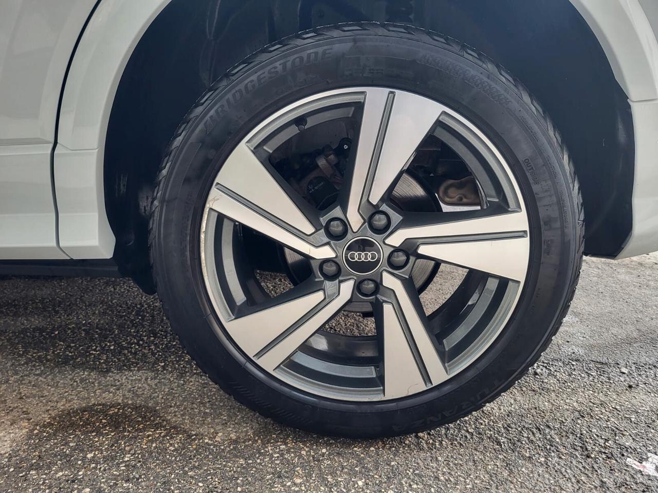 Audi Q2 1600 Tdi S-Line Edition+Fari Led+Audi Connect...