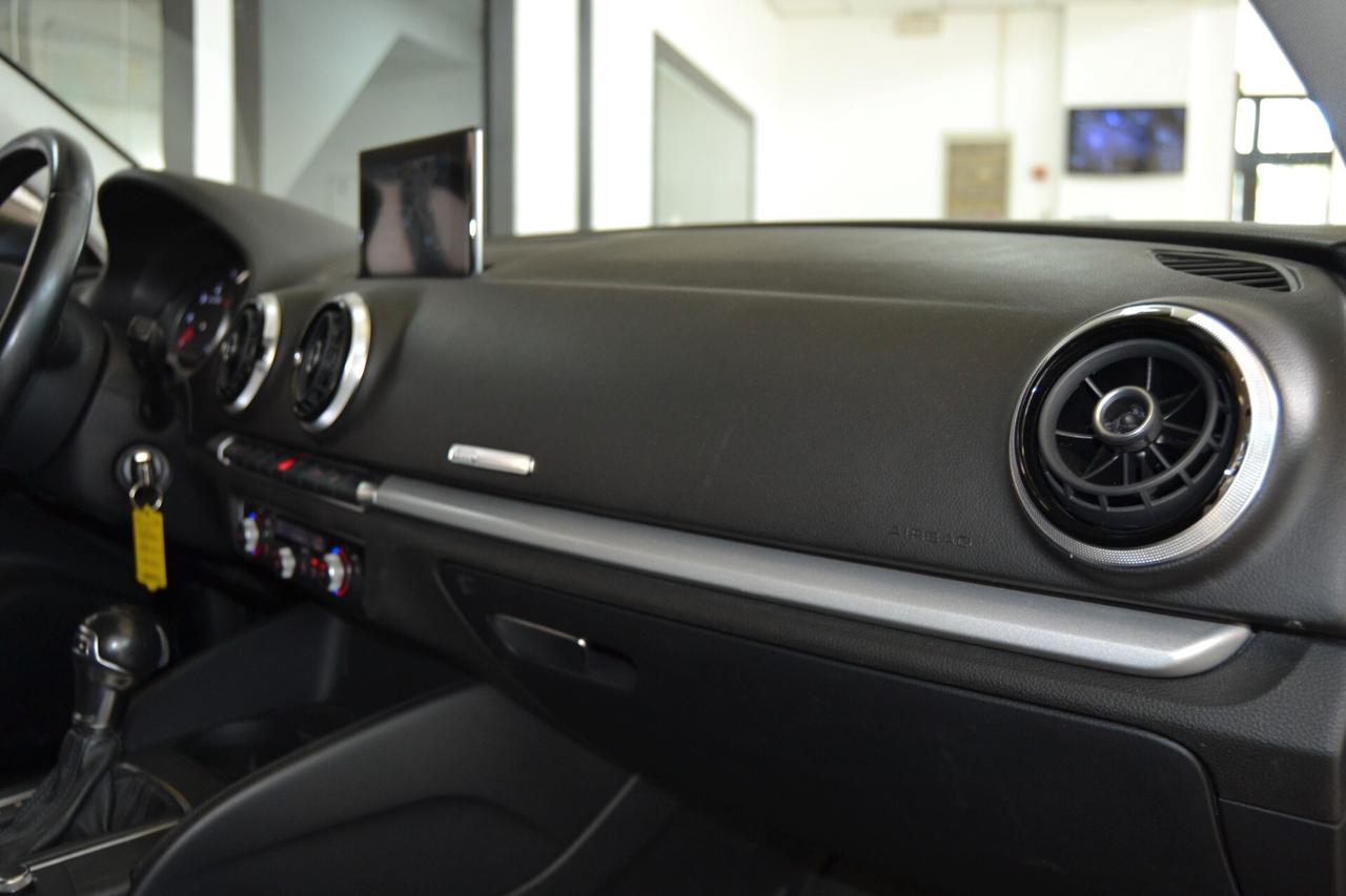 Audi A3 SPB 1.6 TDI S Tronic Sport Navi/Xenon/C.Auto