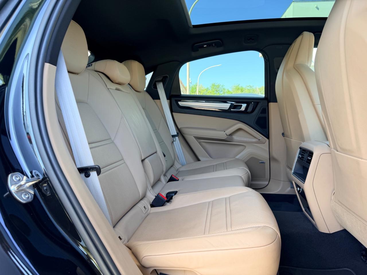 Porsche Cayenne Coupé 3.0 V6 E-Hybrid Platinum Edition