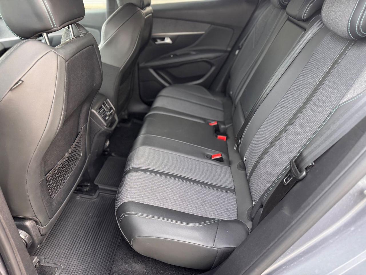 Peugeot 3008 Allure Pack 1.5 Blue HDI 130 #11958