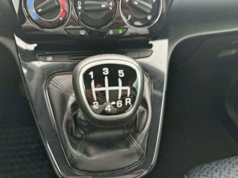 Lancia Ypsilon 1.0 FireFly 70cv Hybrid Oro