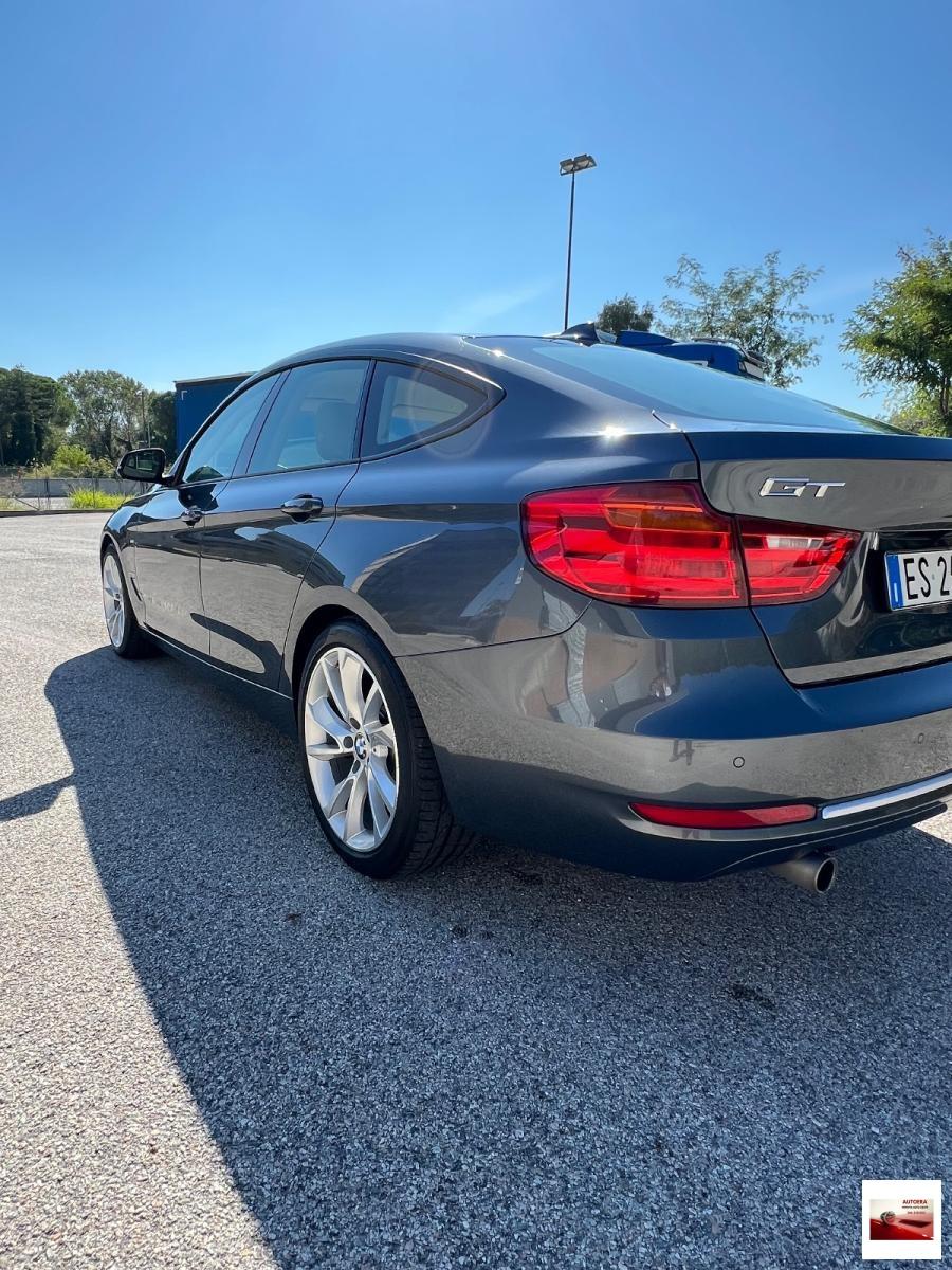 BMW - Serie 3 GT - 318d Turismo Luxury