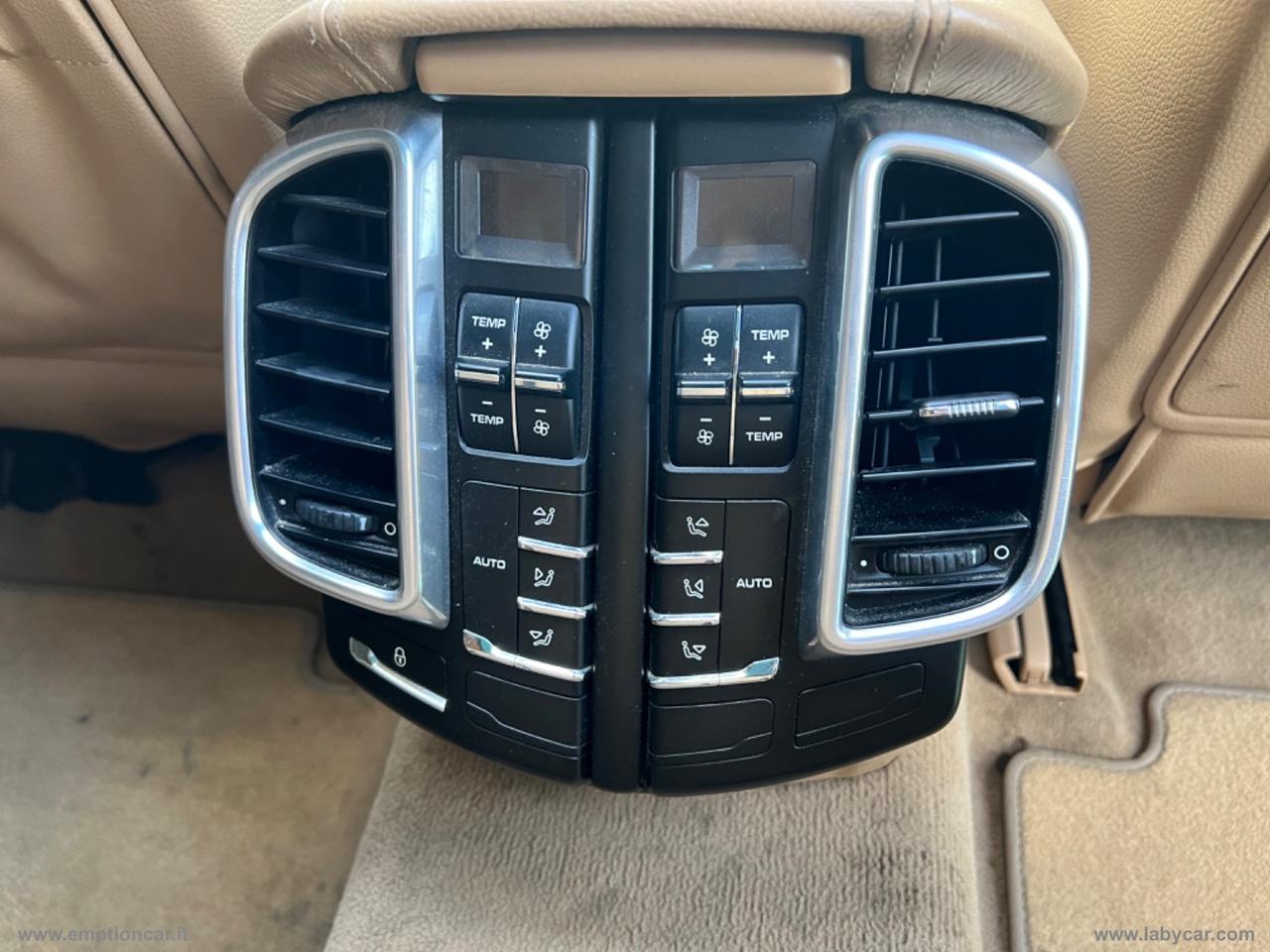 PORSCHE Cayenne 4.8 S - 2012
