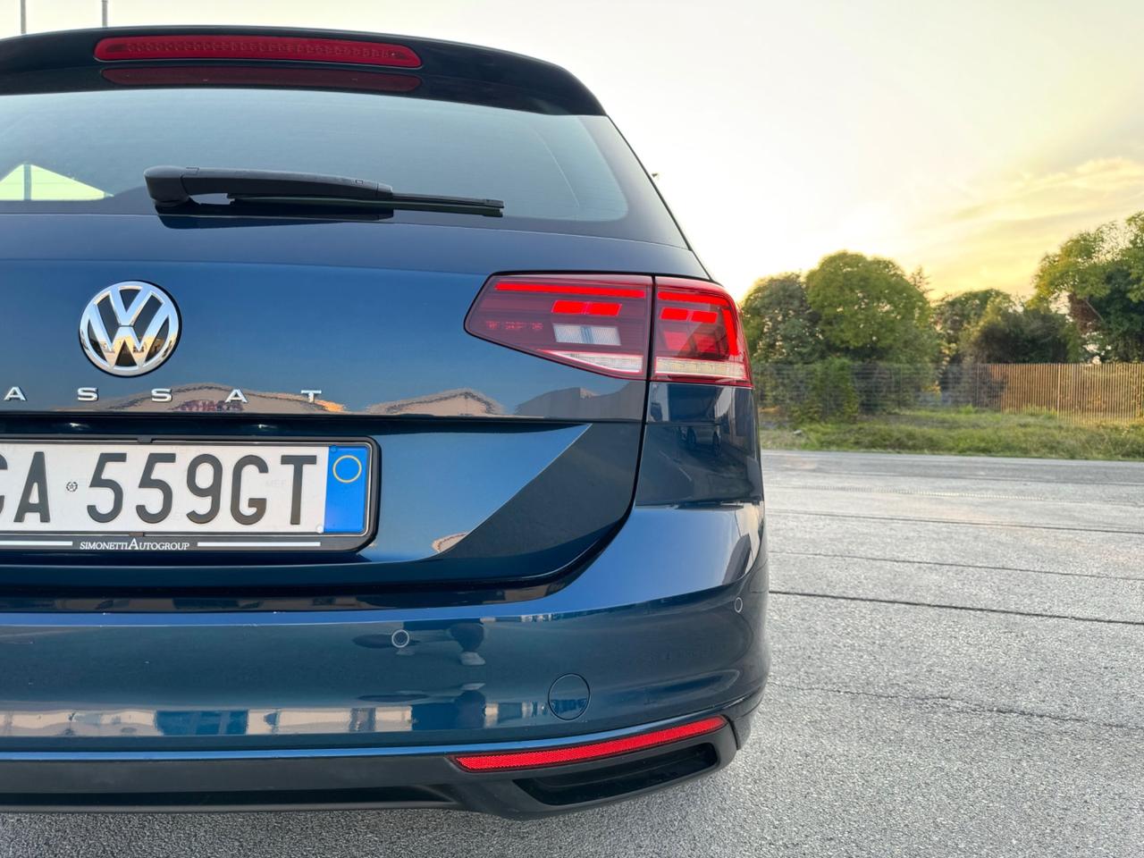 VOLKSWAGEN PASSAT 1.6 Tdi EVO Dsg - Led Navi