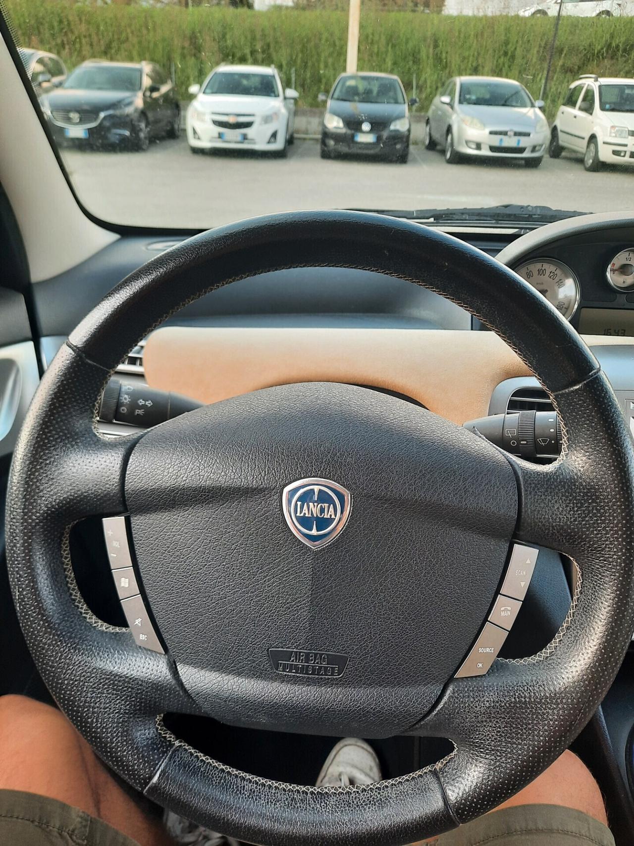 Lancia Ypsilon 1.2 Platino OK NEOPATENTATI