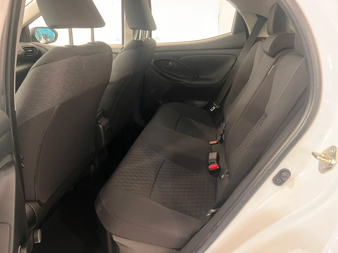 Toyota Yaris 1.5 Hybrid Business PREZZO REALE