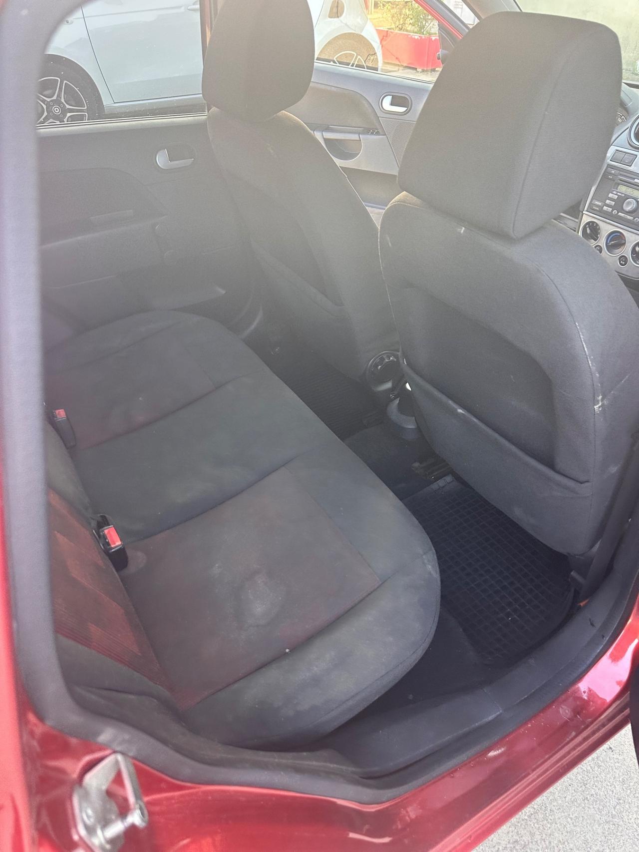 Ford Fiesta 1.4 TDCi 68cv 5p Ghia