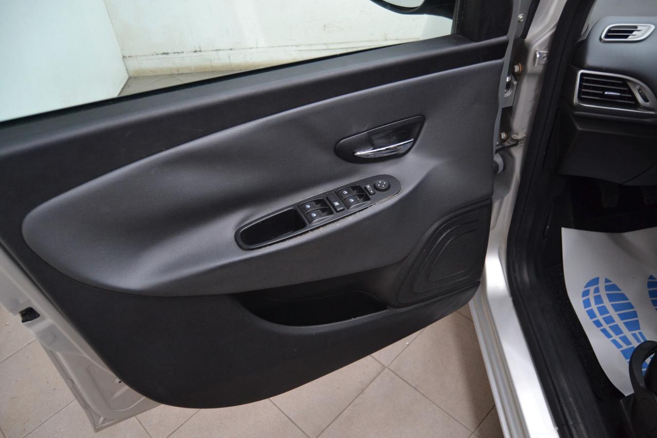 Lancia Ypsilon 0.9 TwinAir 85 CV 5 porte S&S Gold