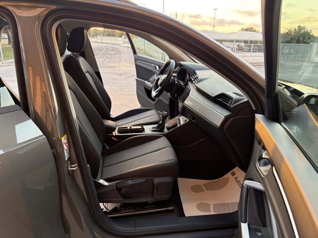 AUDI Q3 35 TDI quattro S tronic Business COCKPIT