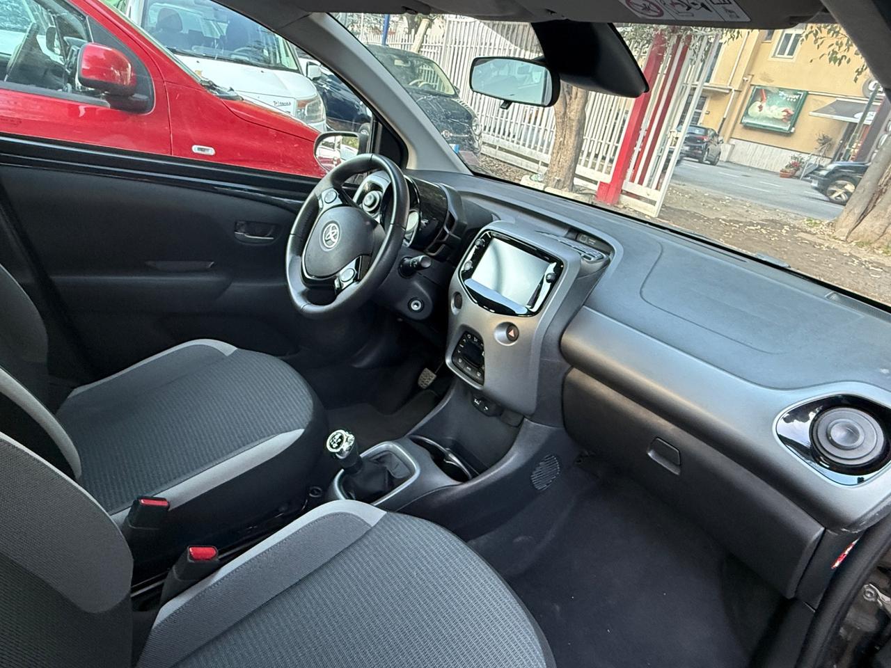 Toyota Aygo Connect 1.0 VVT-i 72 CV 5 porte x-fun