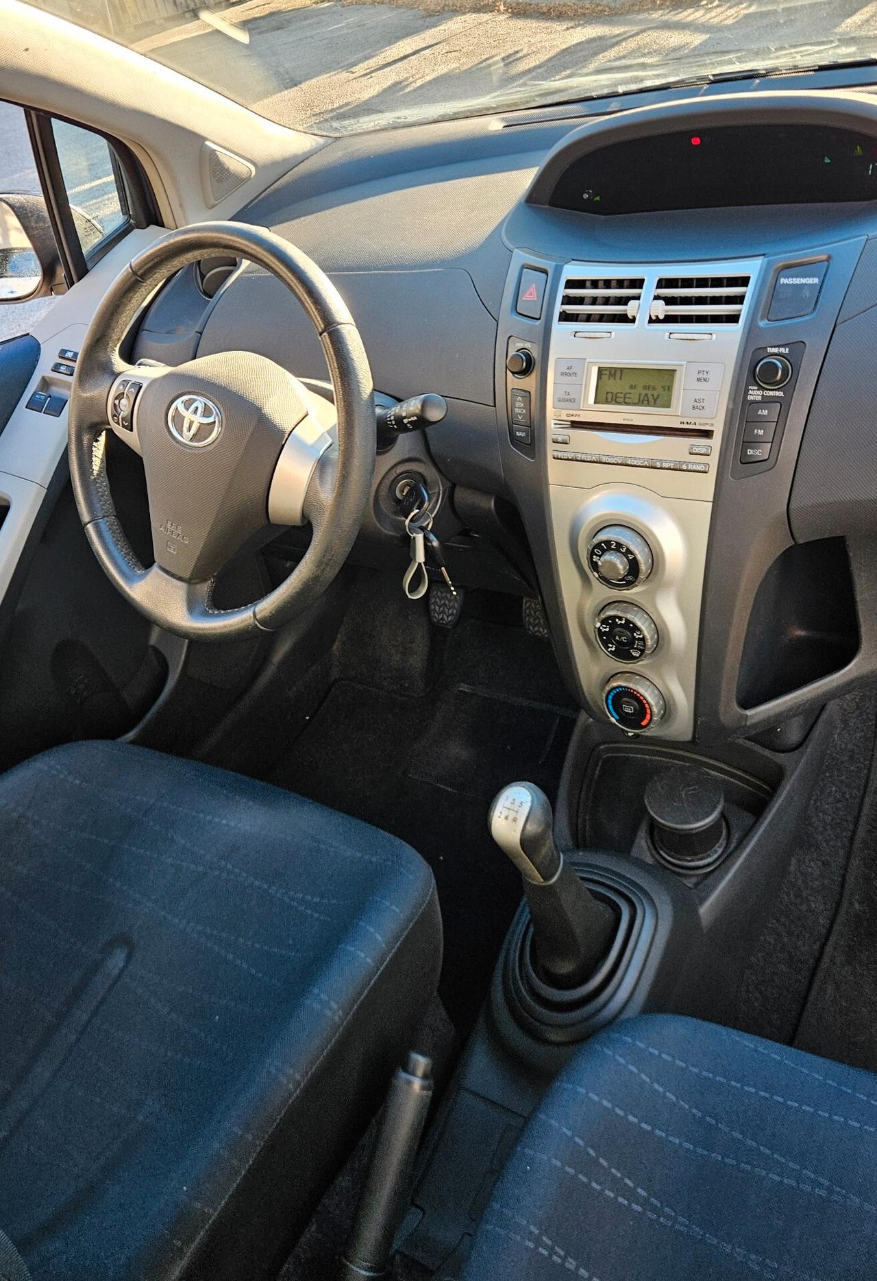 Toyota Yaris 1.0 5 P SOL