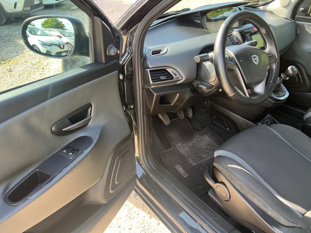 Lancia Ypsilon 1.2 Benzina Gold Permute Rate Neopatentati