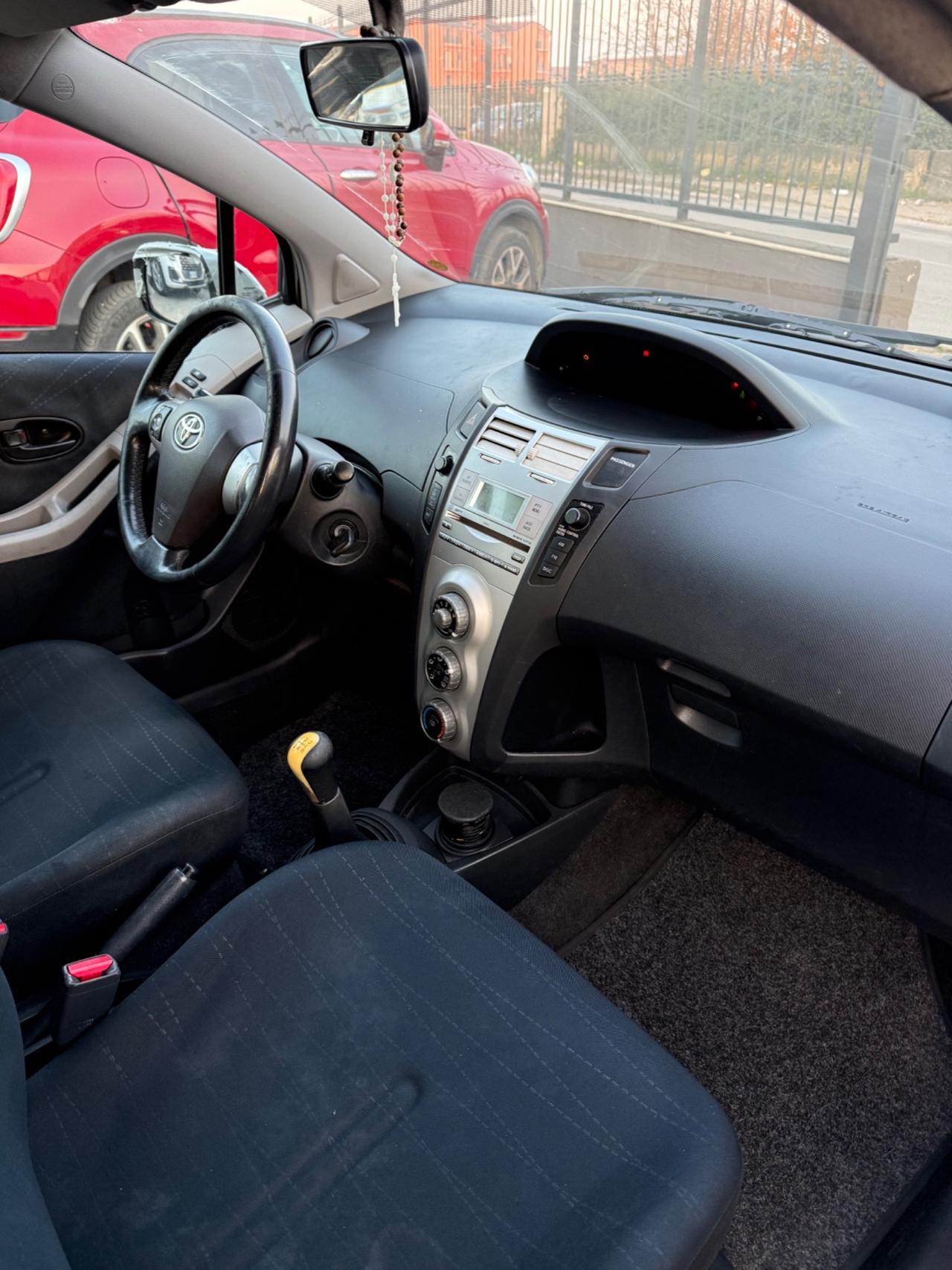 Toyota Yaris 1.0 5 porte Sol