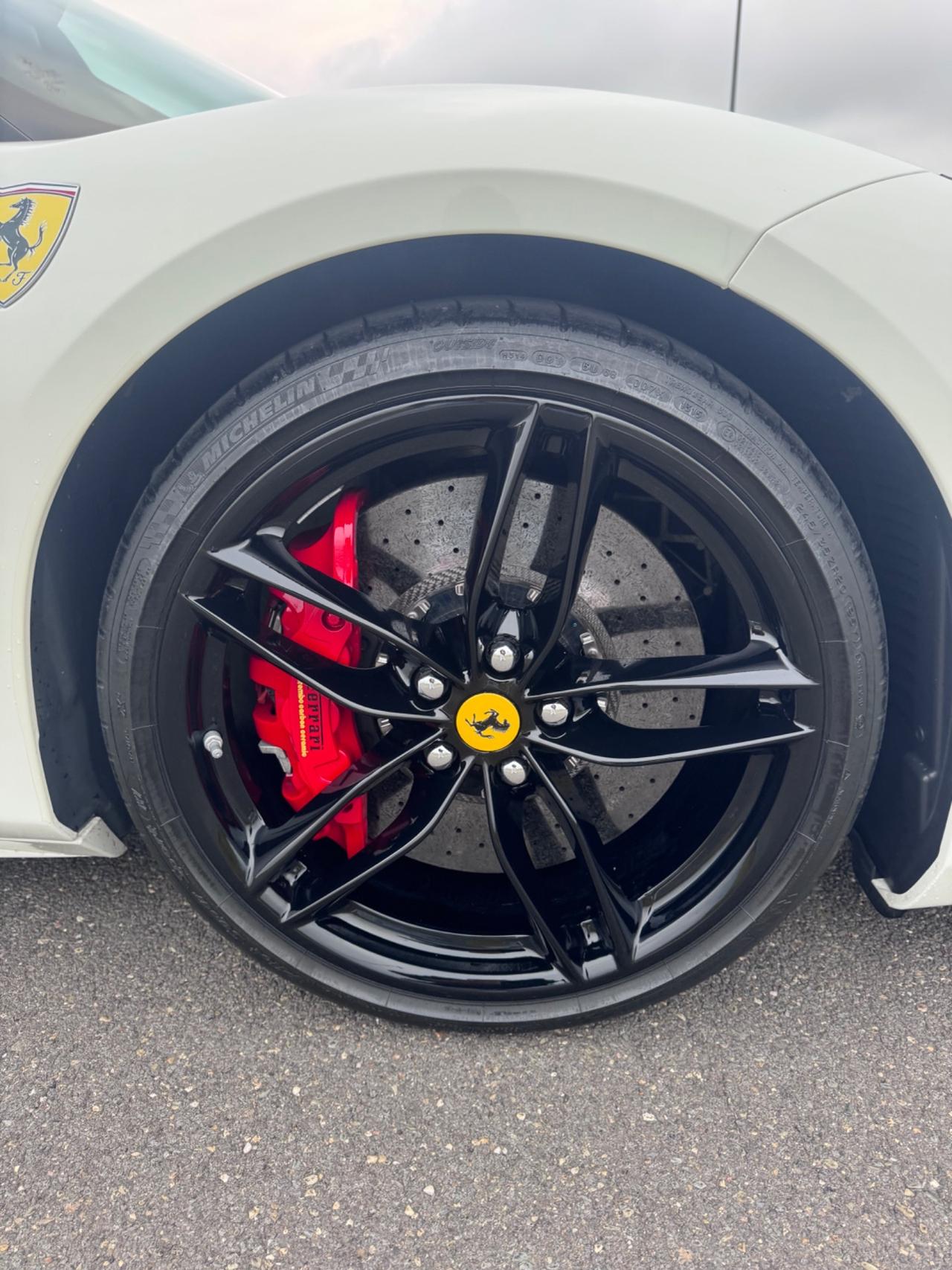 Ferrari 488 GTB PERMUTE iva book full lift carbonio
