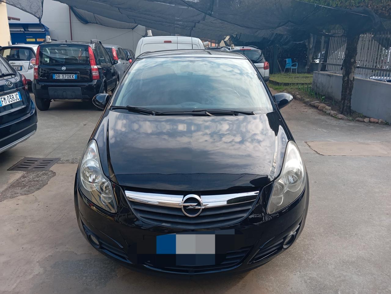 Opel Corsa 1.2 3 porte Club valuto permute