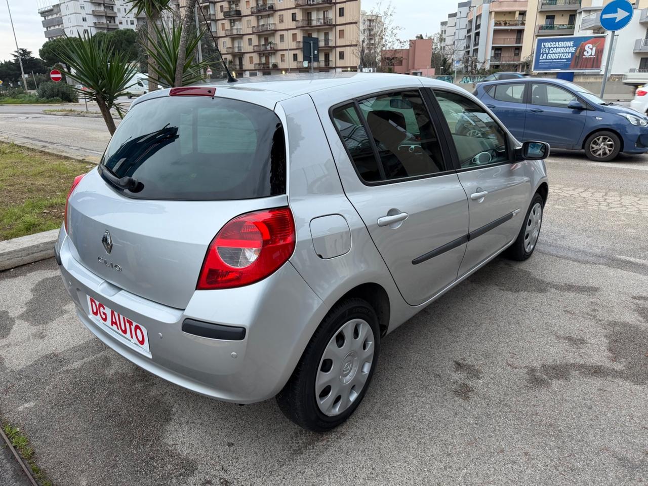 Renault Clio 1.2 benzina 75 cv 2008 100.000 km